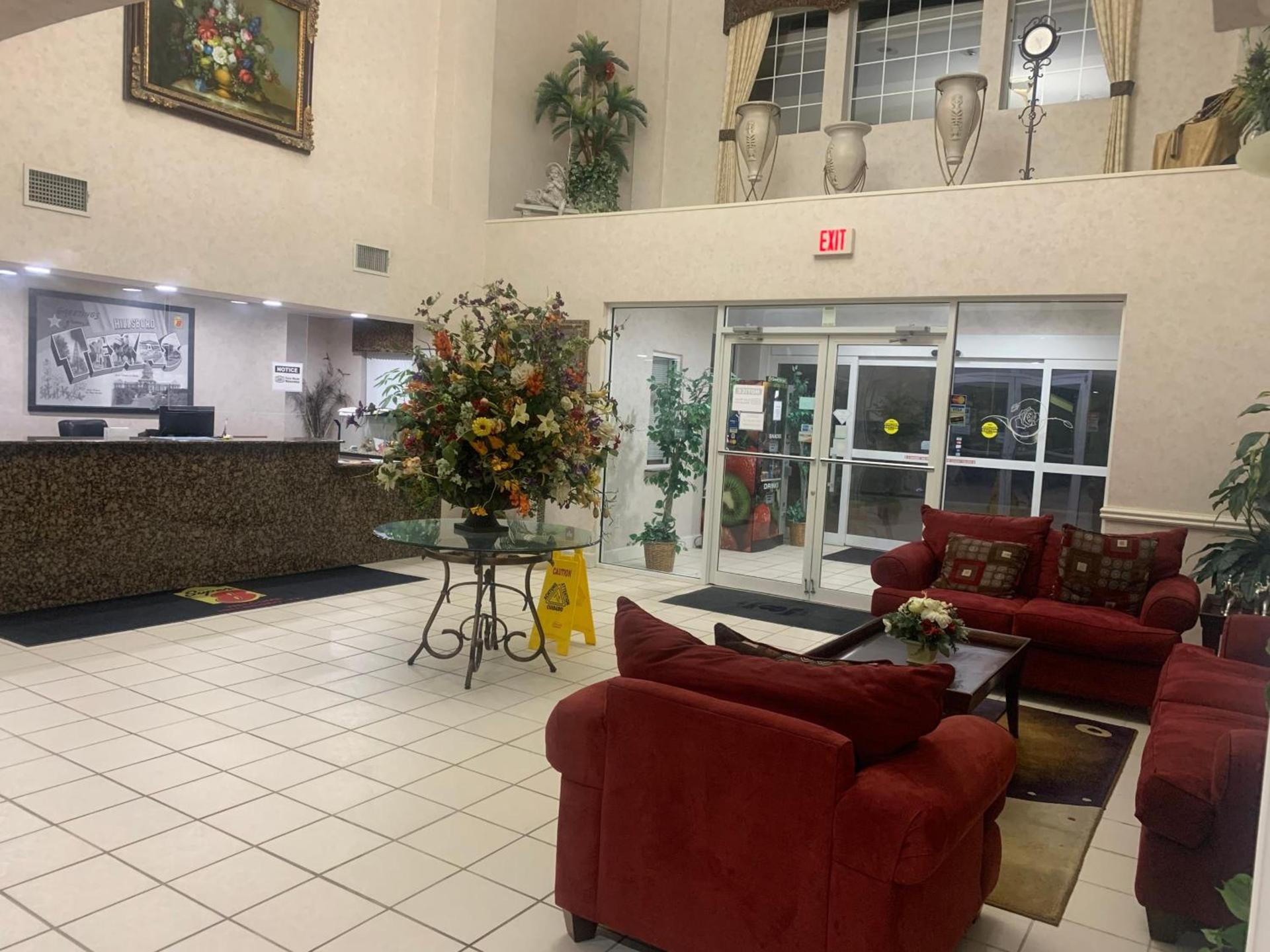 Super 8 by Wyndham Hillsboro TX photo 27
