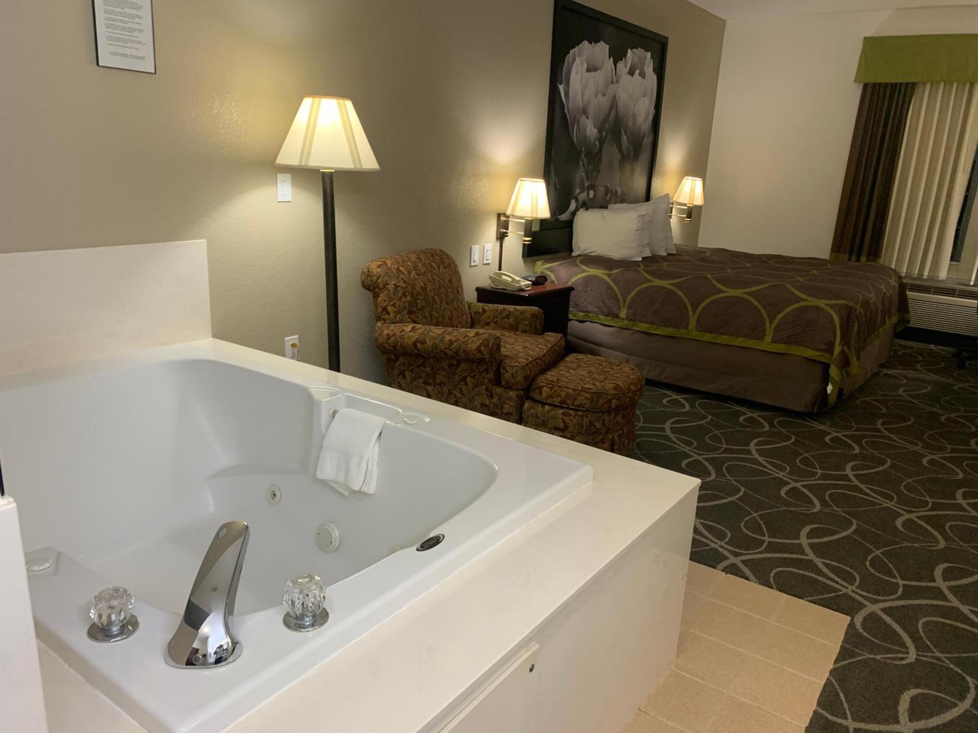 Super 8 by Wyndham Hillsboro TX photo 28