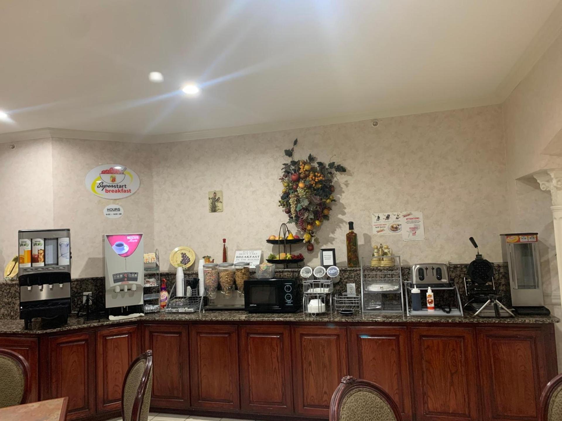 Super 8 by Wyndham Hillsboro TX photo 29