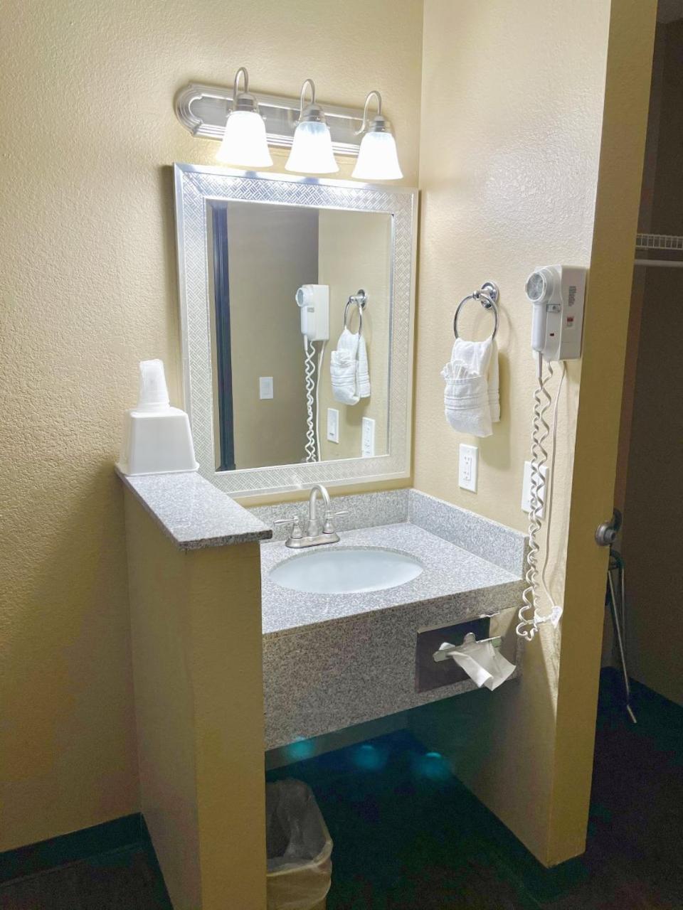 Super 8 by Wyndham Casa Grande photo 16