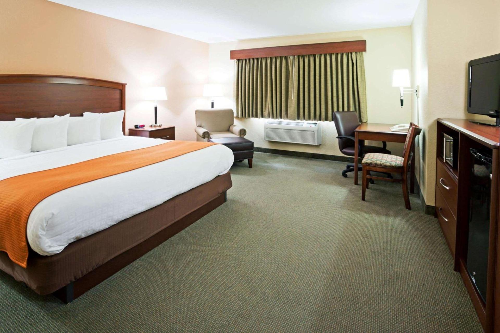 AmericInn by Wyndham Fargo West Acres photo 11