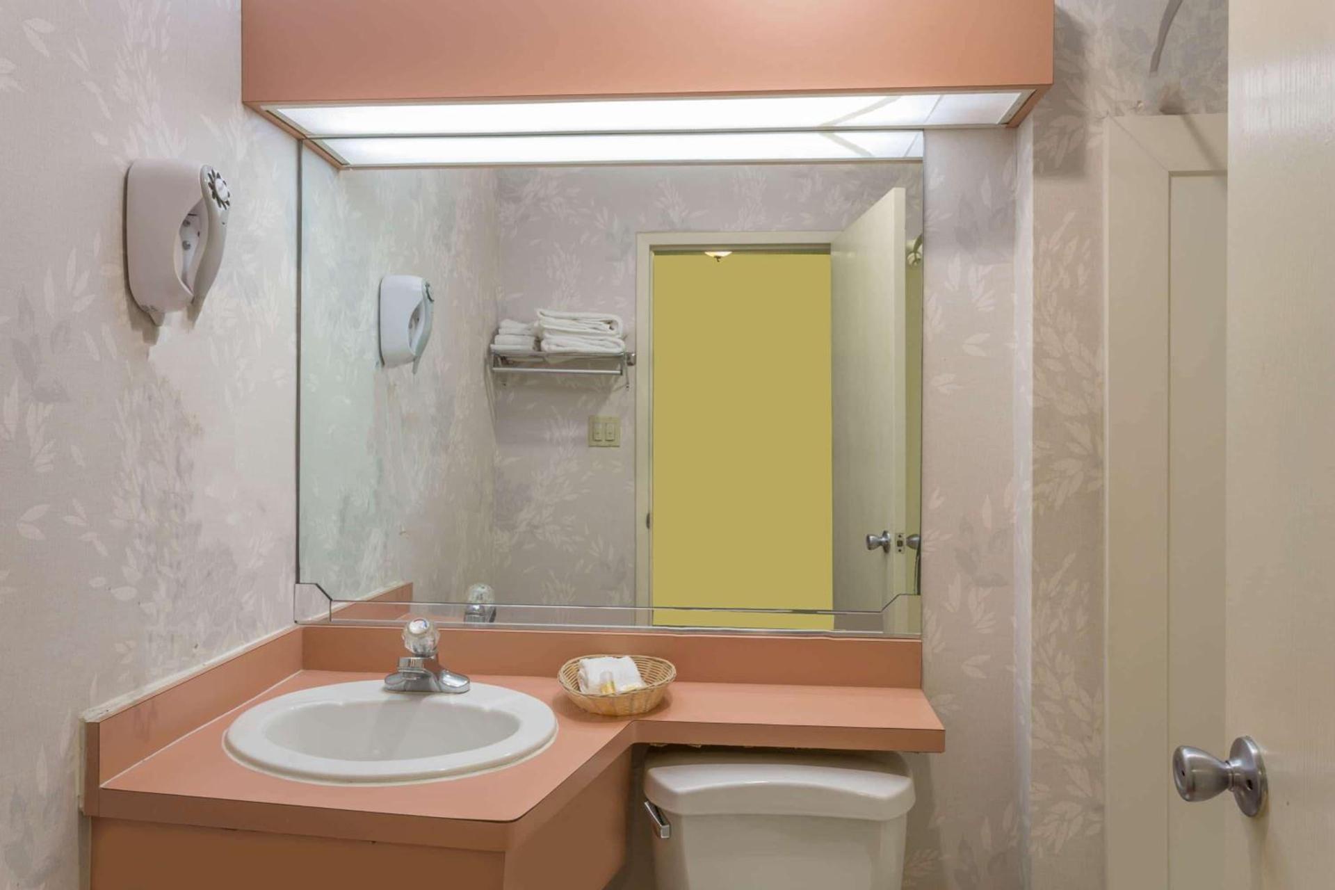 Days Inn by Wyndham Novato/San Francisco photo 7