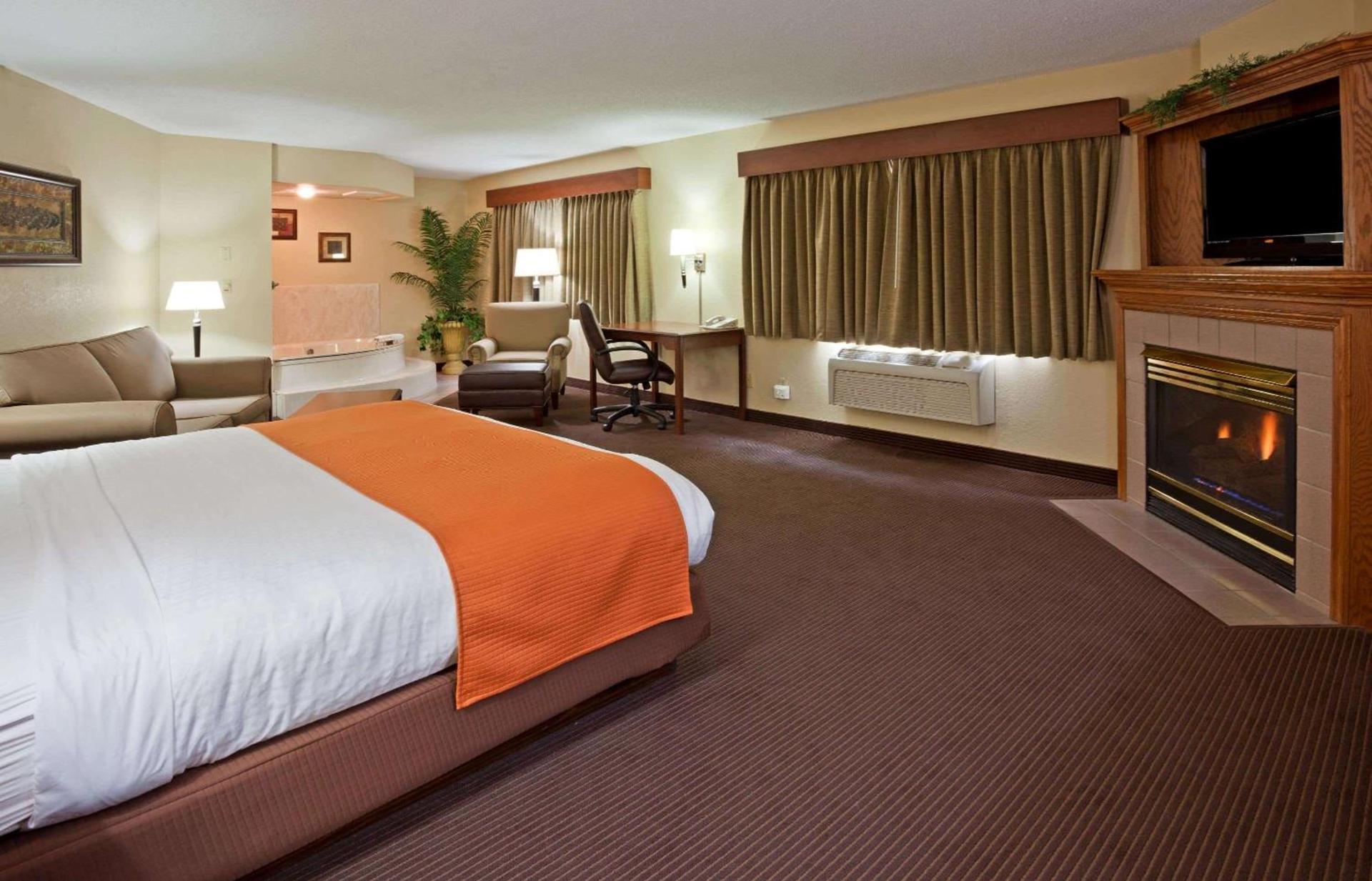 AmericInn by Wyndham Fargo West Acres photo 14