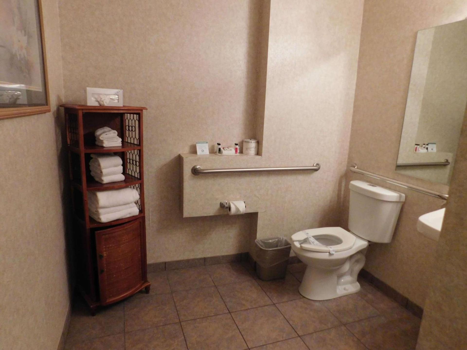 Days Inn by Wyndham Novato/San Francisco photo 17