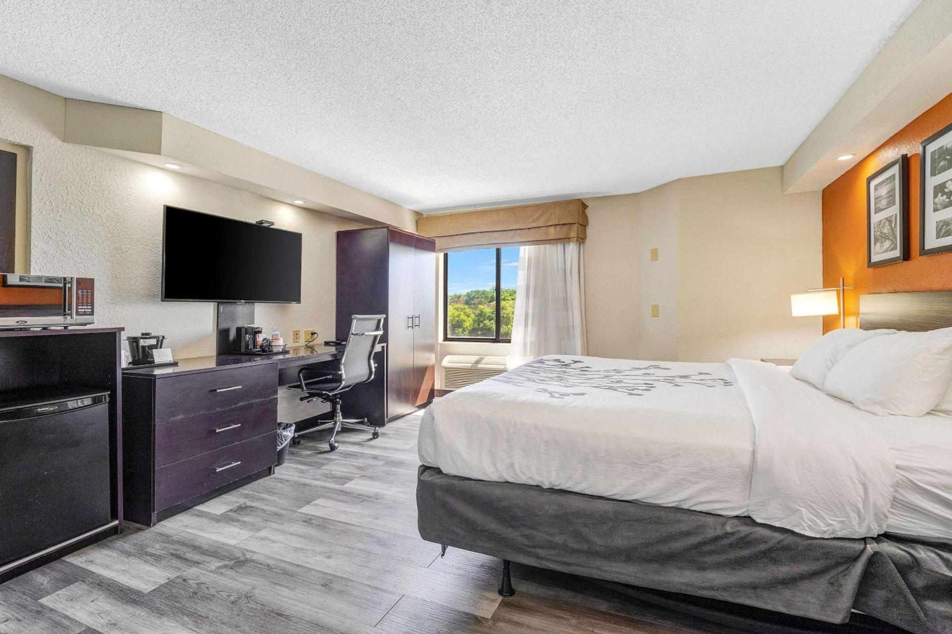 Wingate by Wyndham Leesburg Florida photo 14