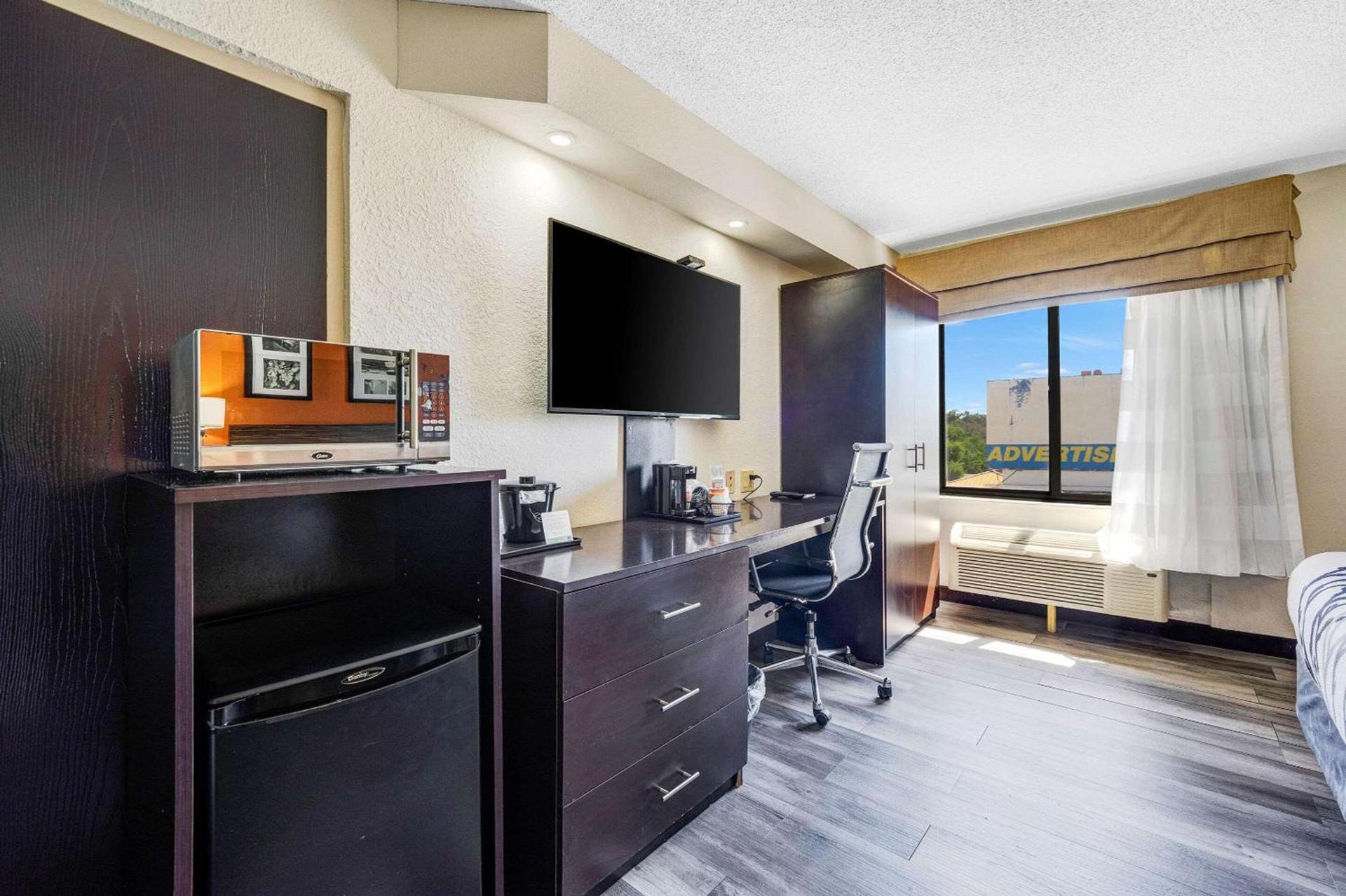 Wingate by Wyndham Leesburg Florida photo 17