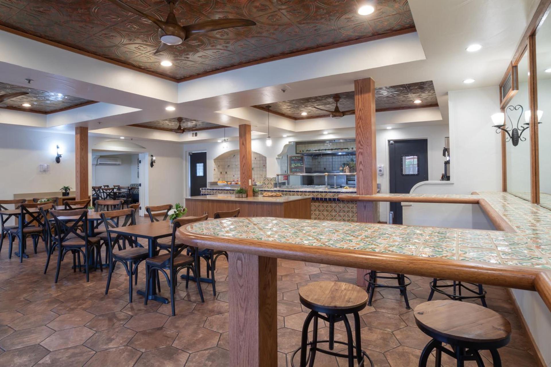 Oxford Suites Pismo Beach photo 8
