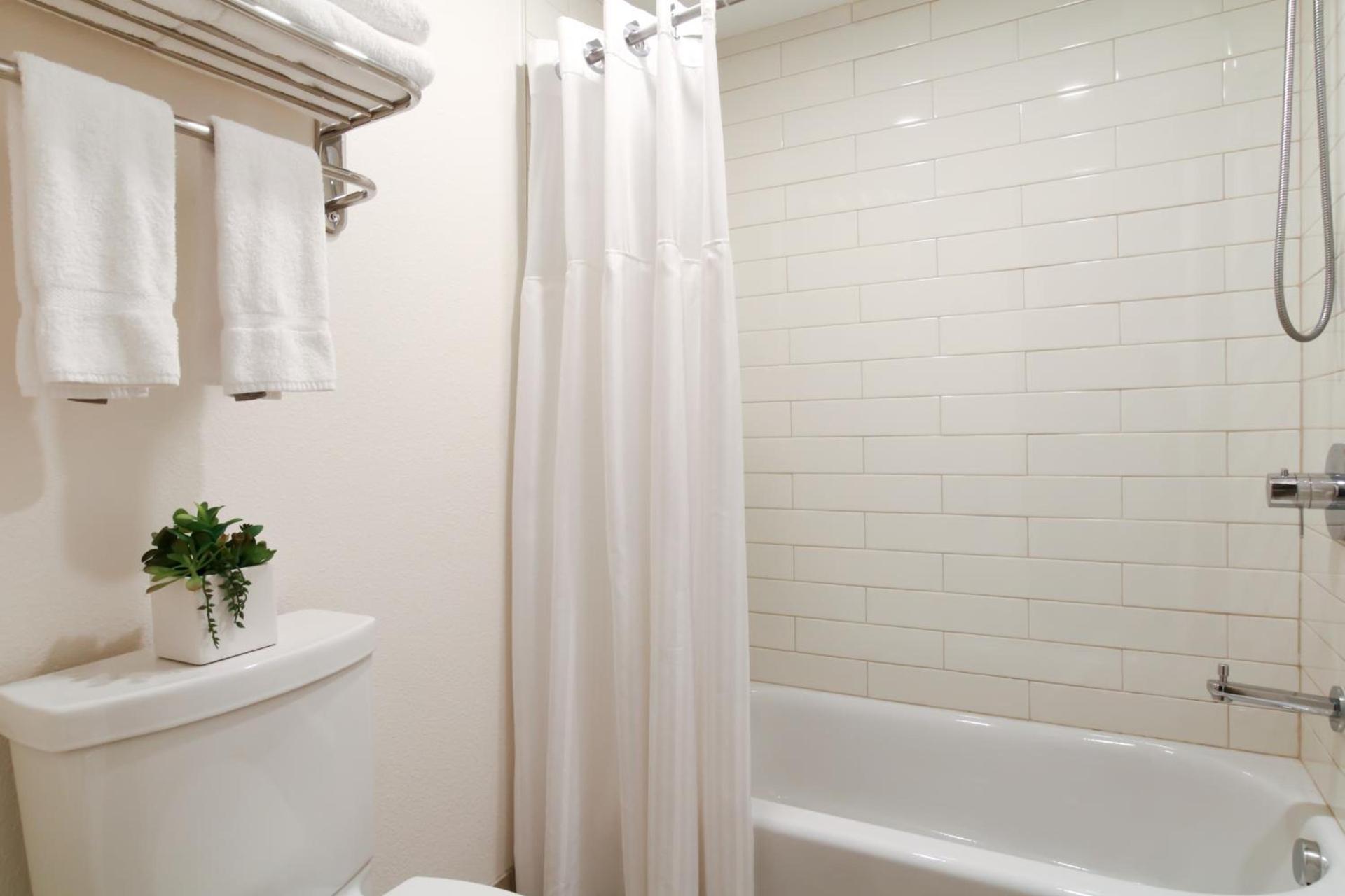 Oxford Suites Pismo Beach photo 25