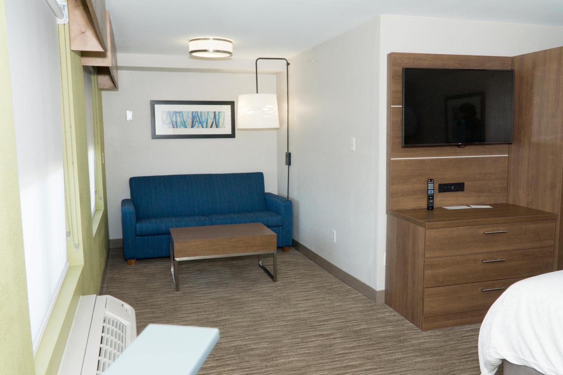 Holiday Inn Express Hotel & Suites Madison by IHG photo 7