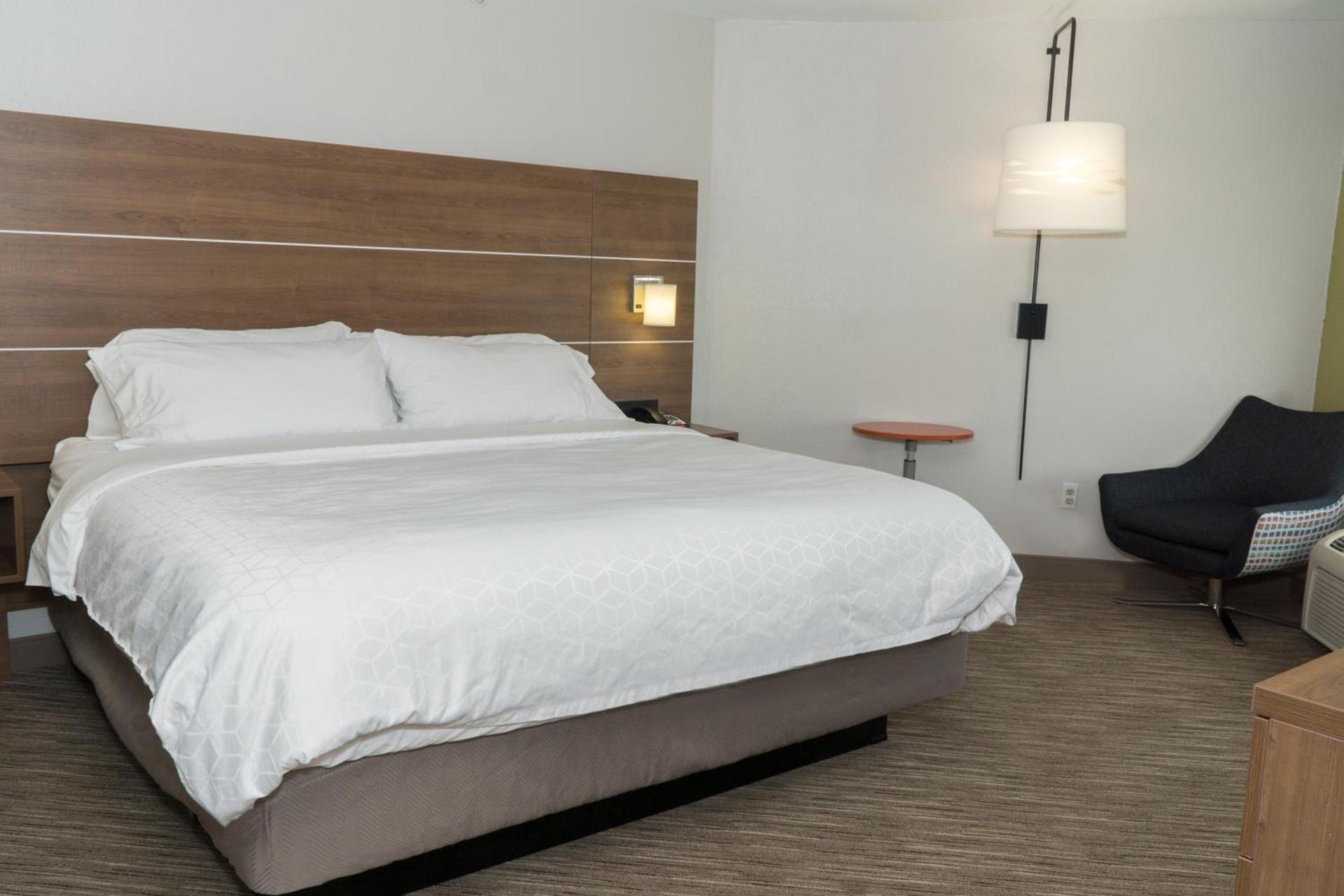 Holiday Inn Express Hotel & Suites Madison by IHG photo 9