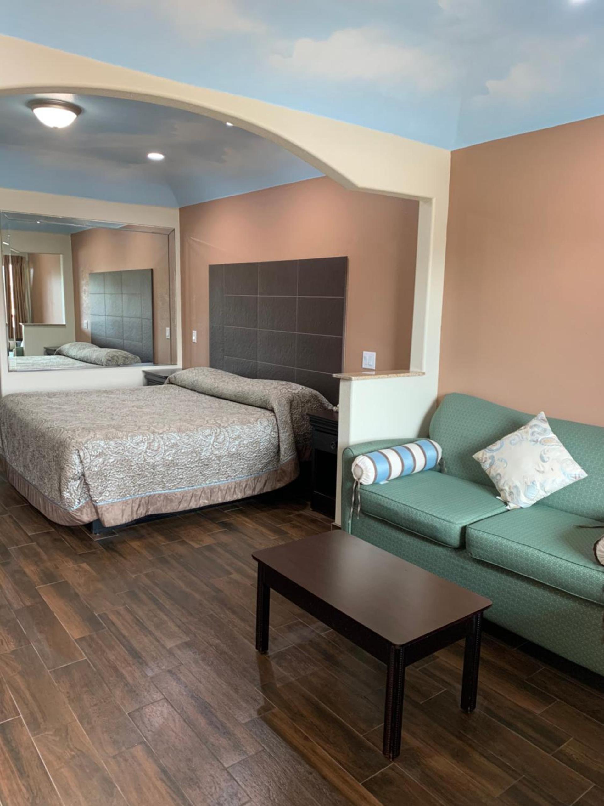 Sterling Inn and Suites at Reliant and Medical Center Houston photo 13