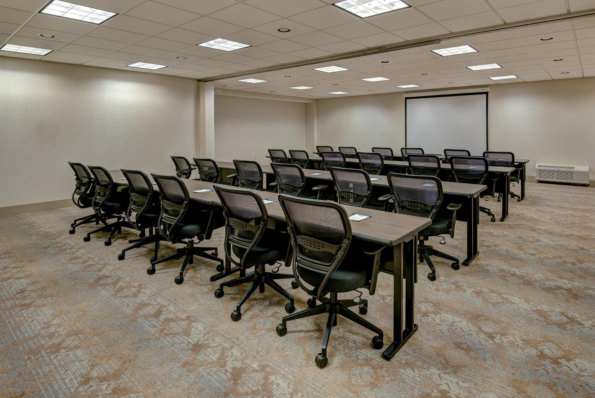Holiday Inn East Windsor - Cranbury Area photo 42