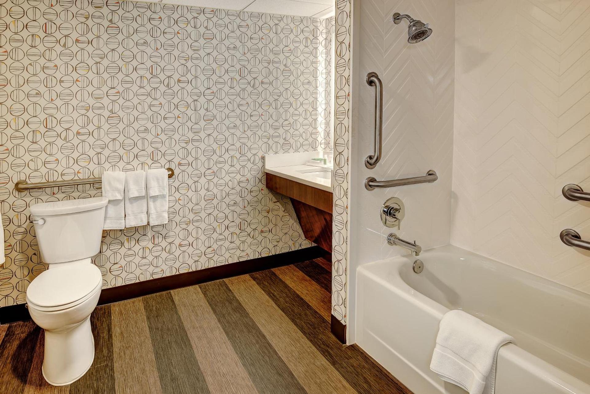 Holiday Inn East Windsor - Cranbury Area photo 48
