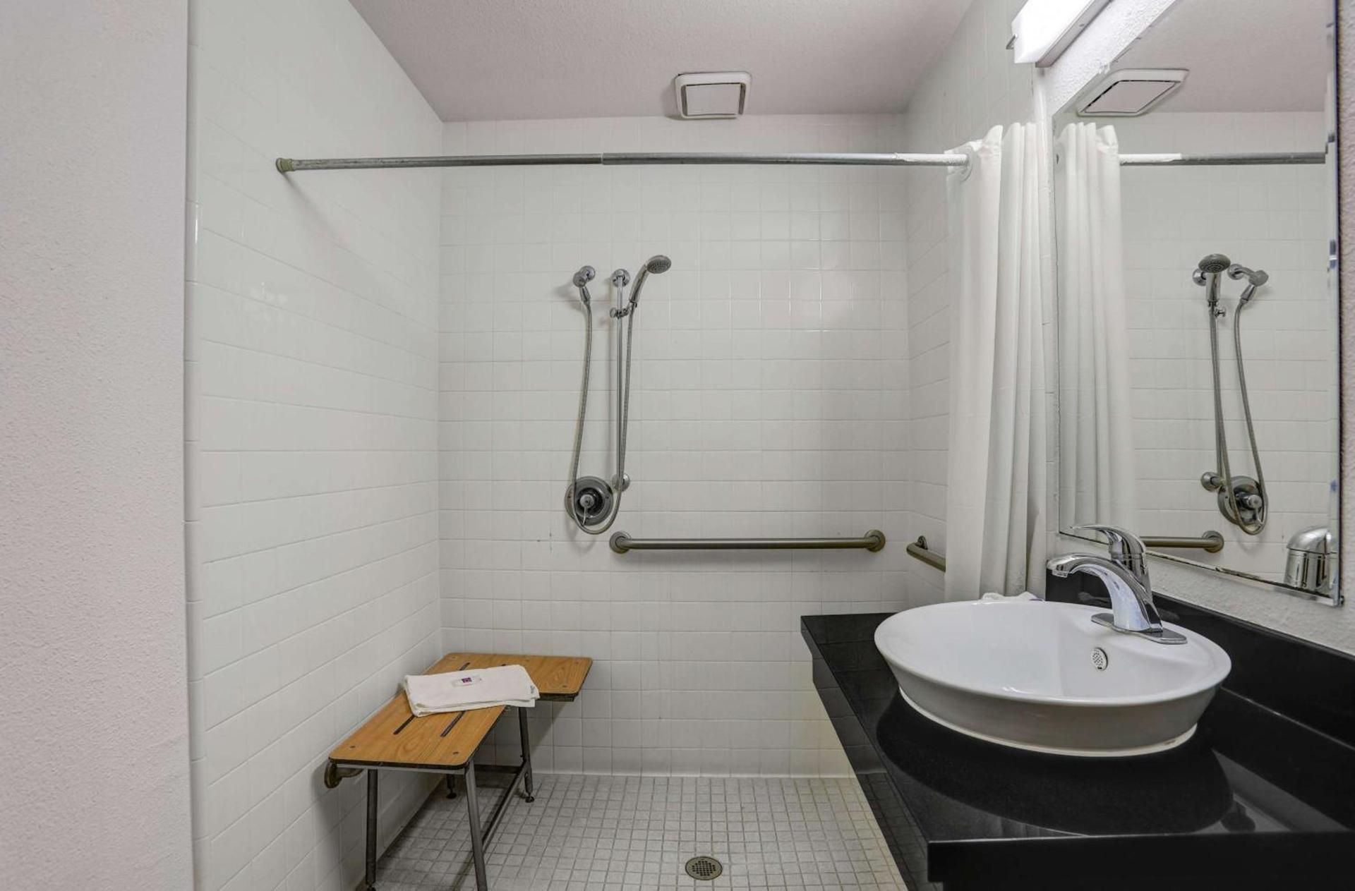 Motel 6-King City, CA photo 14