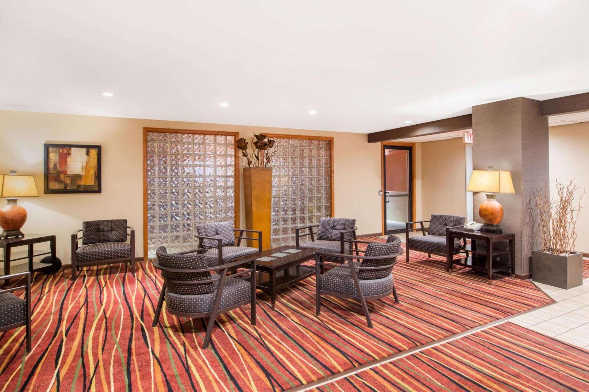 Super 8 by Wyndham Brookings photo 4