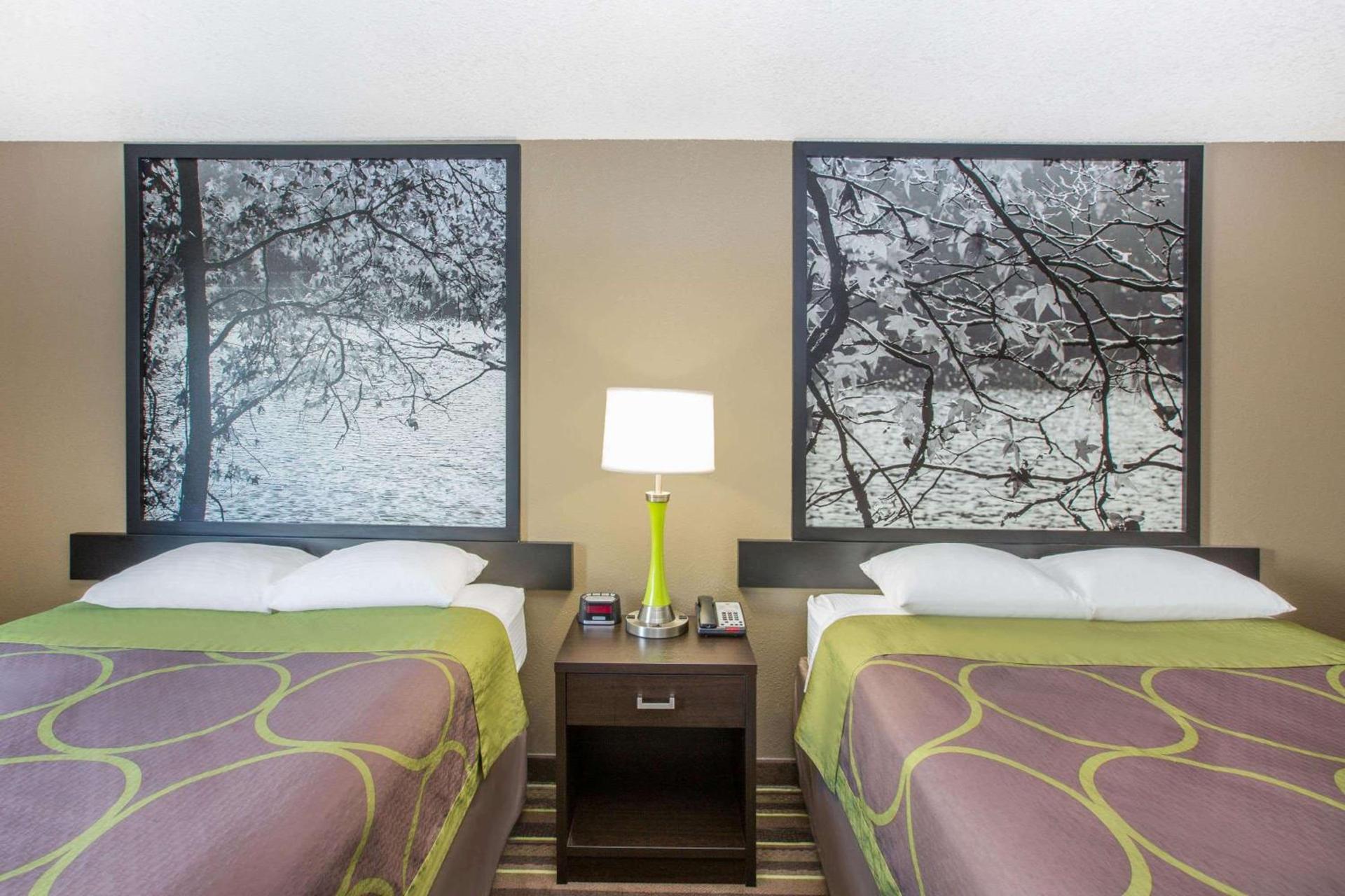 Super 8 by Wyndham Brookings photo 9