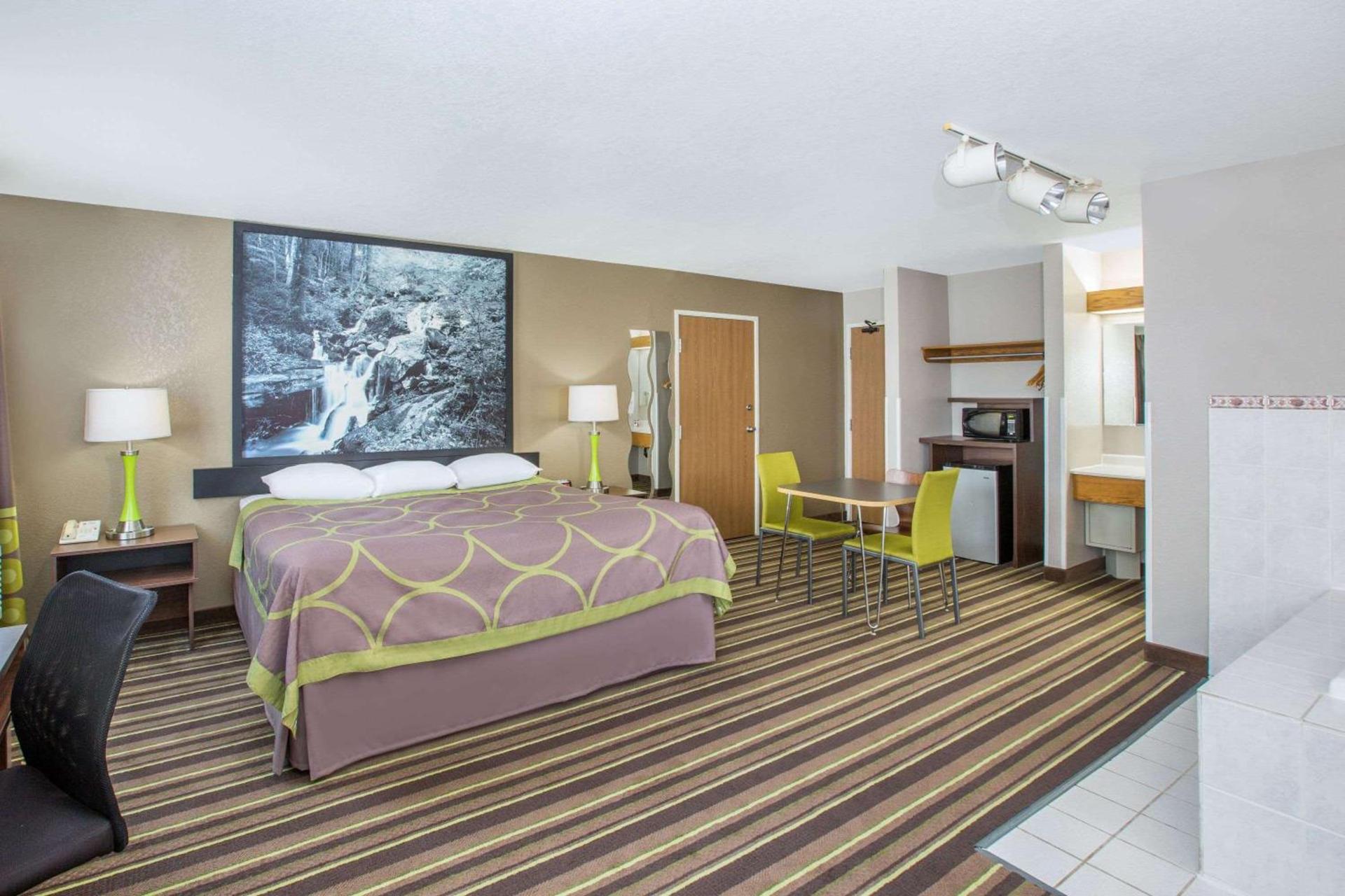 Super 8 by Wyndham Brookings photo 13