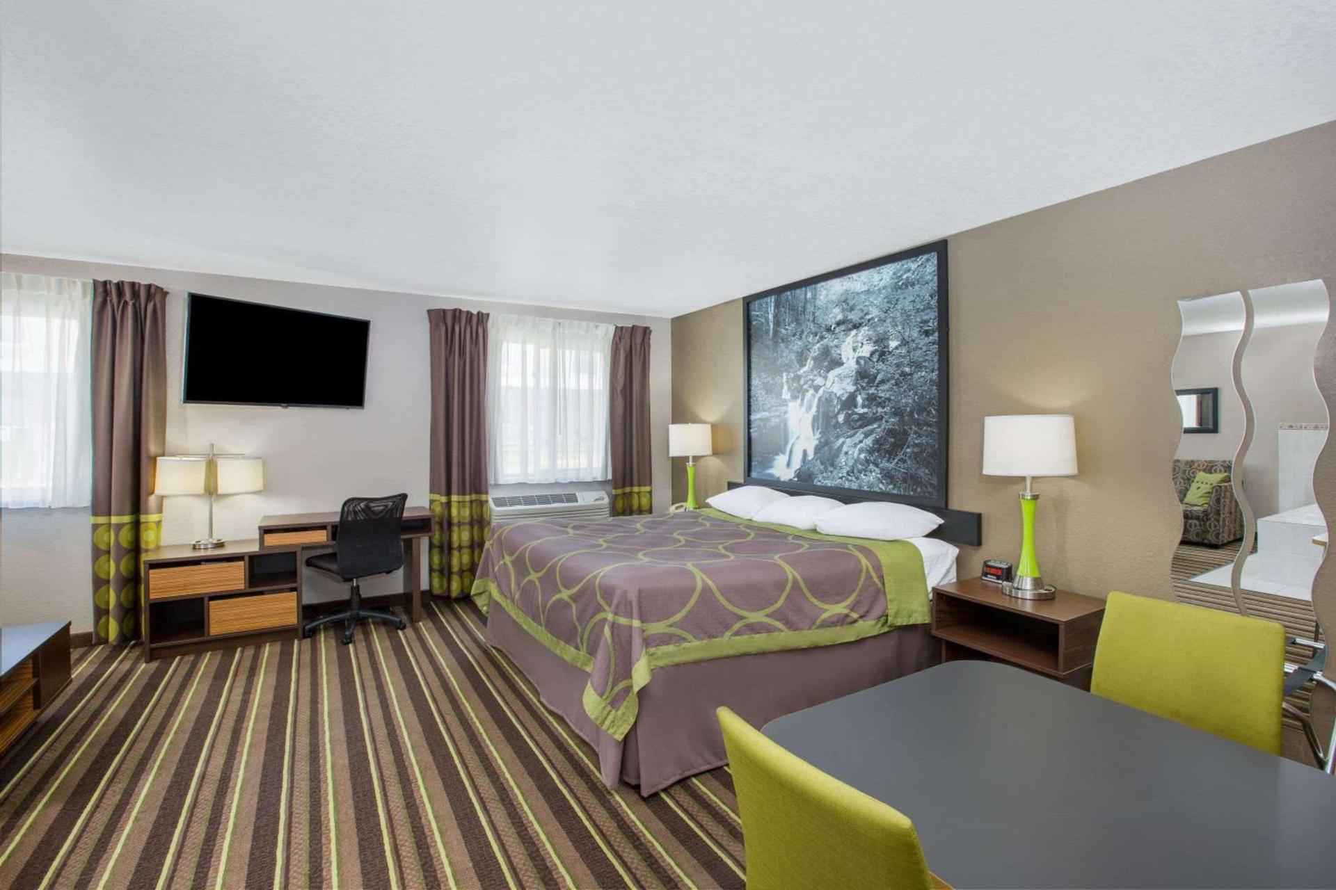 Super 8 by Wyndham Brookings photo 14