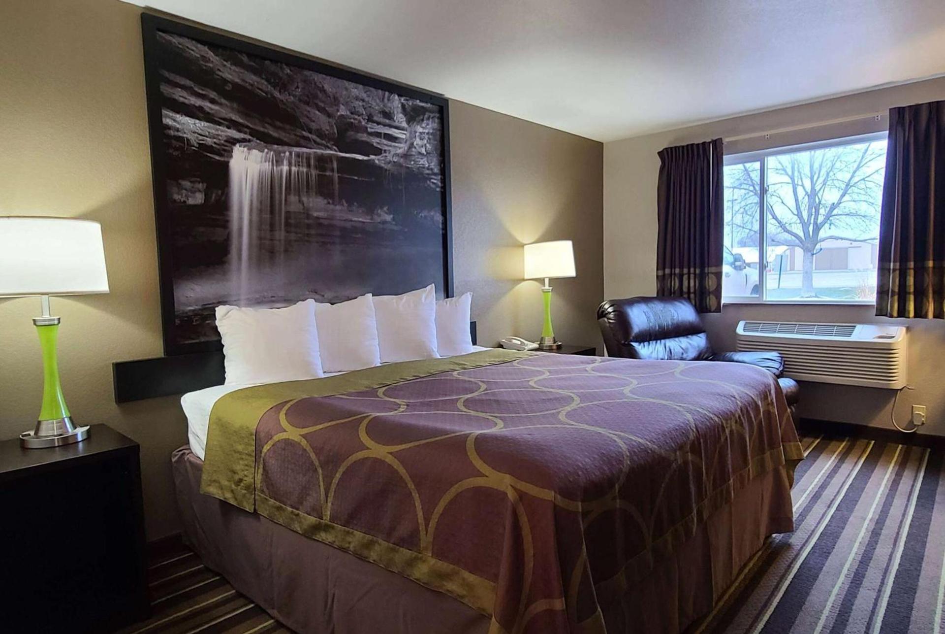Super 8 by Wyndham Brookings photo 15