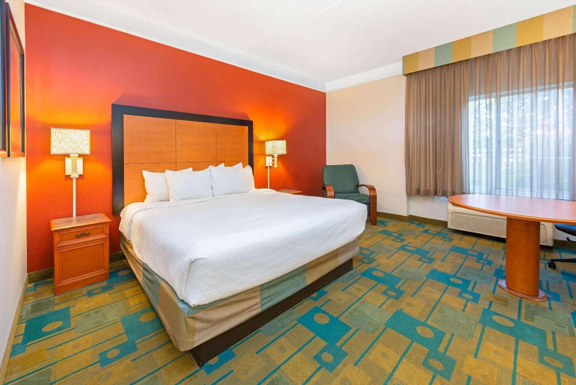La Quinta by Wyndham USF (Near Busch Gardens) photo 26