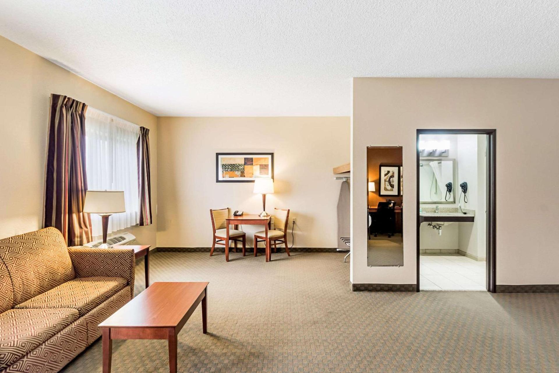 Quality Inn Sheboygan North I-43 photo 26