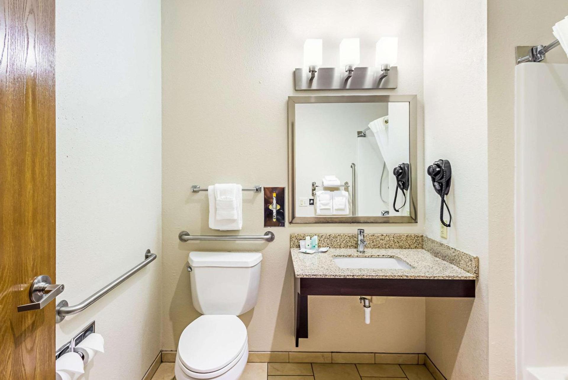 Quality Inn Sheboygan North I-43 photo 28