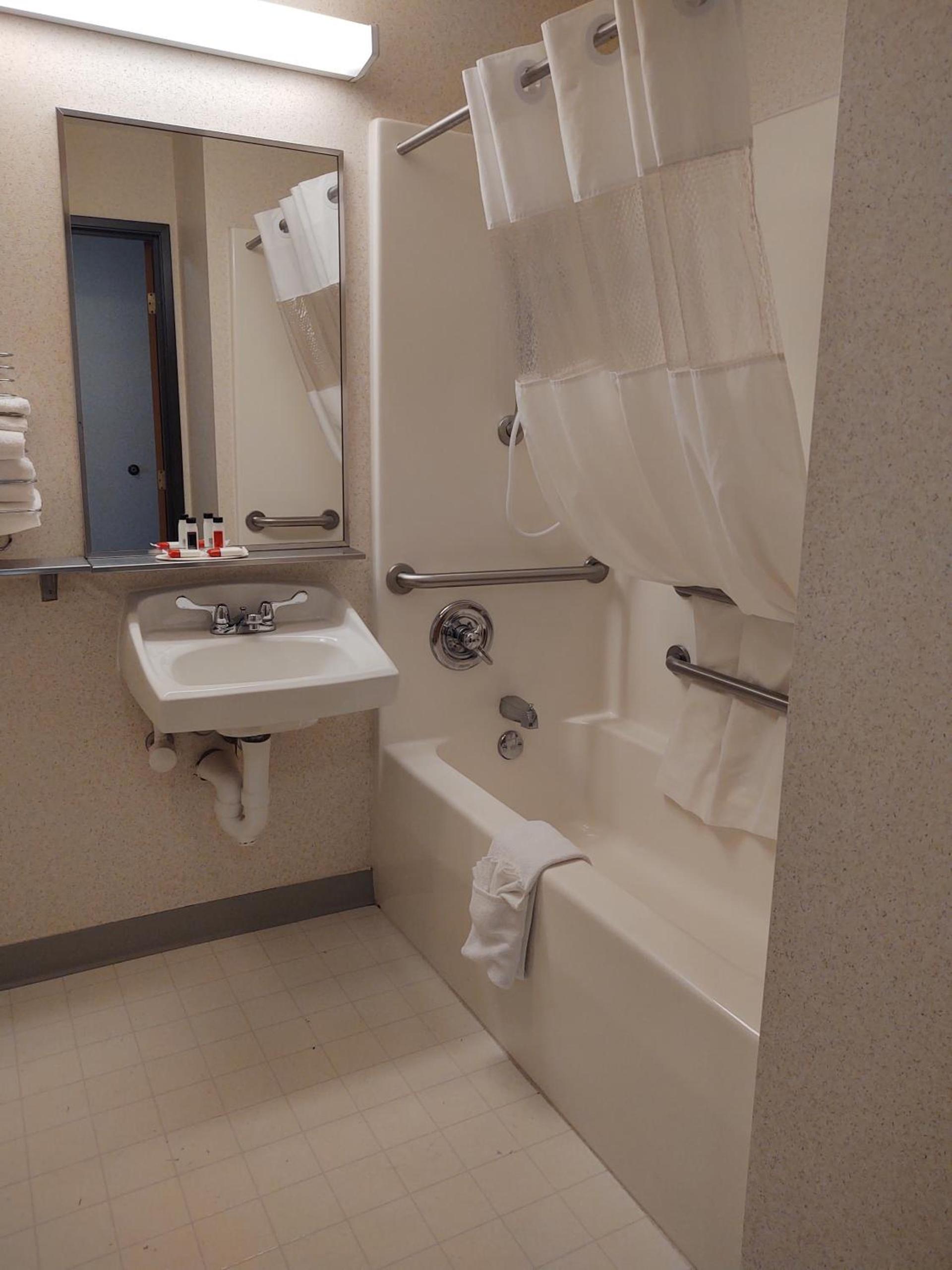 Baymont by Wyndham Howell/Brighton photo 24