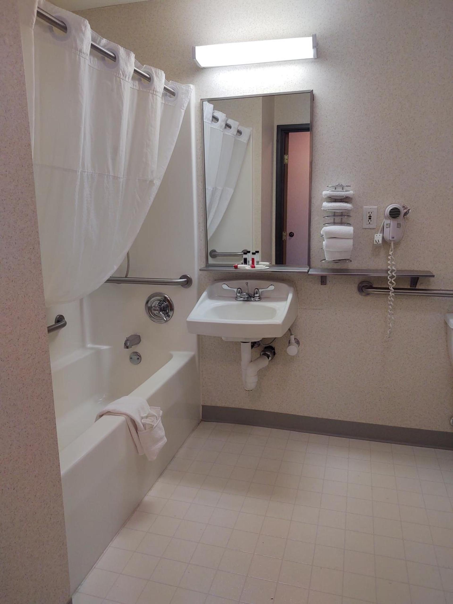 Baymont by Wyndham Howell/Brighton photo 25