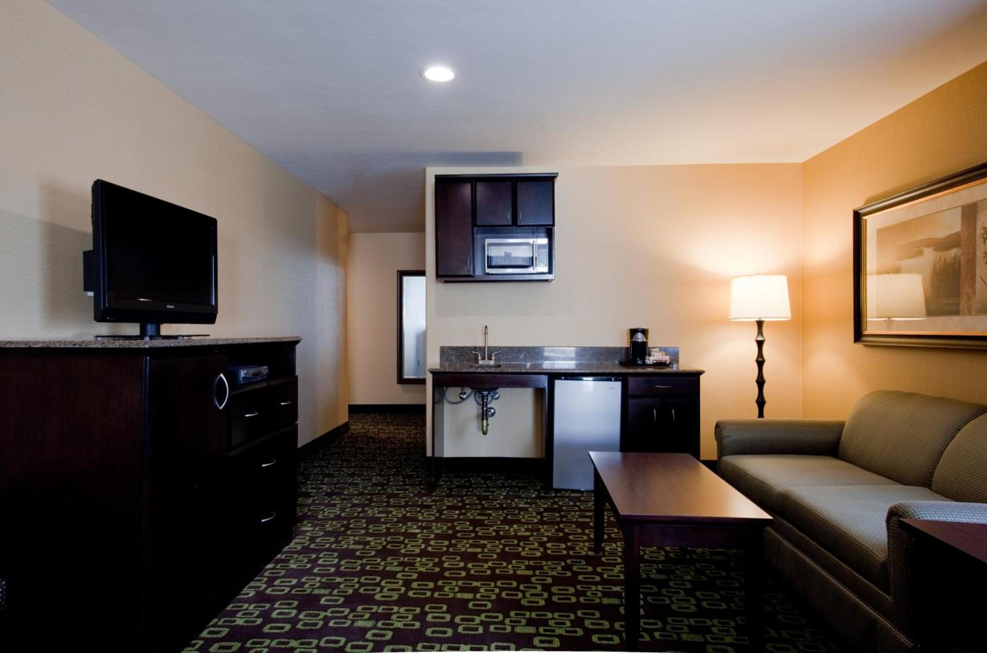 Holiday Inn Express & Suites Woodland Hills by IHG photo 18