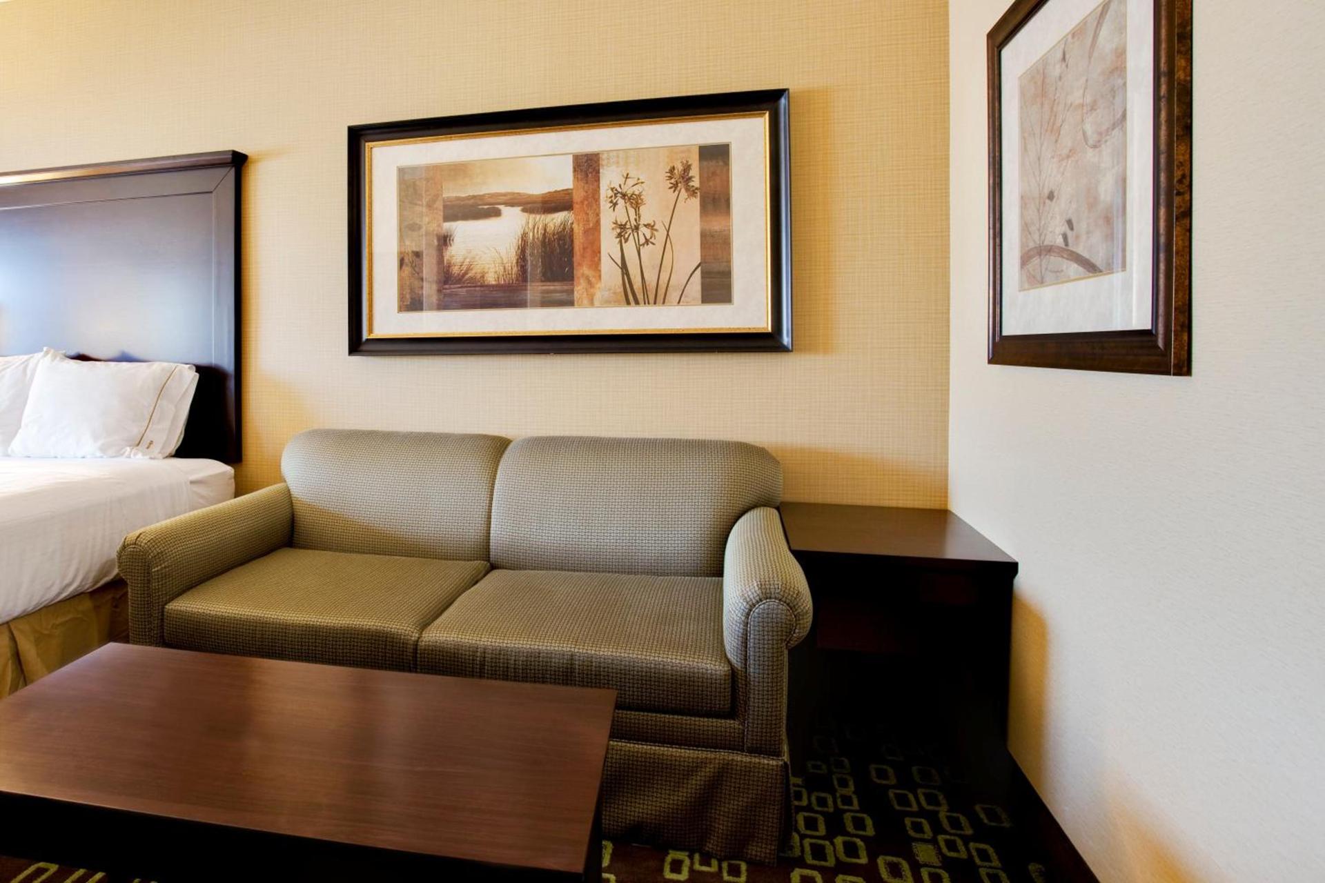 Holiday Inn Express & Suites Woodland Hills by IHG photo 22