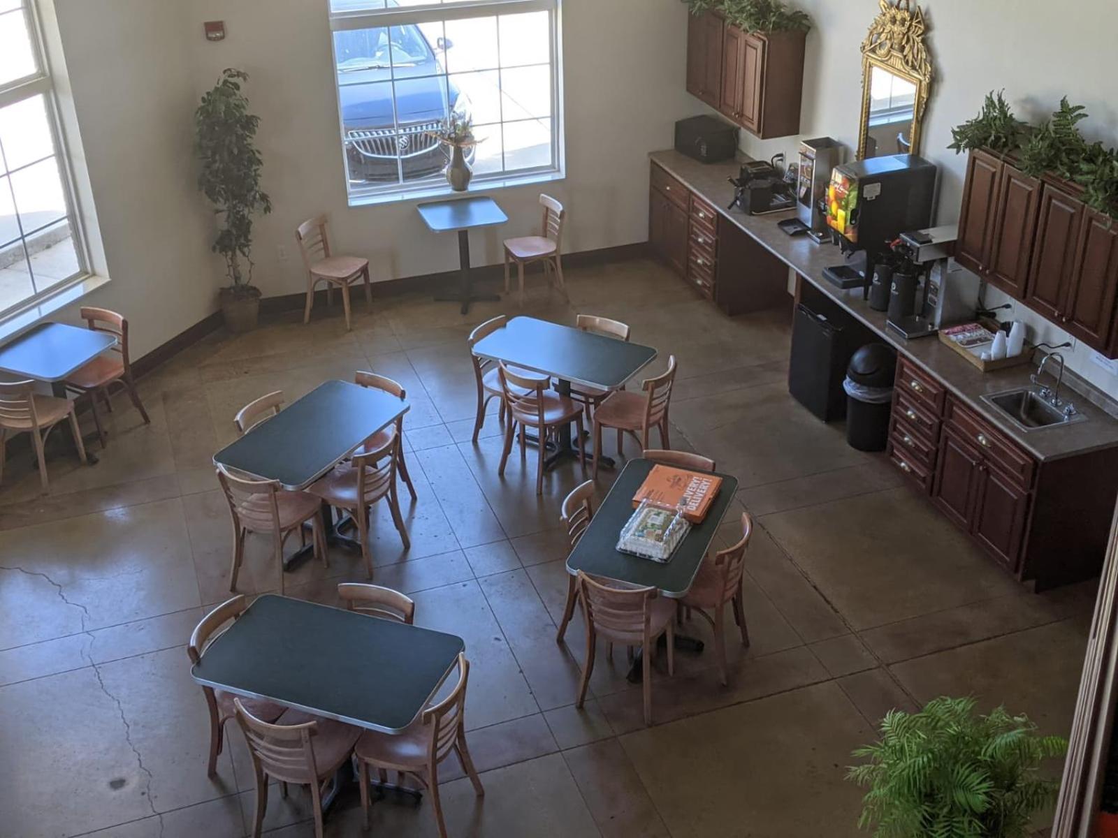Heritage Inn and Suites photo 6