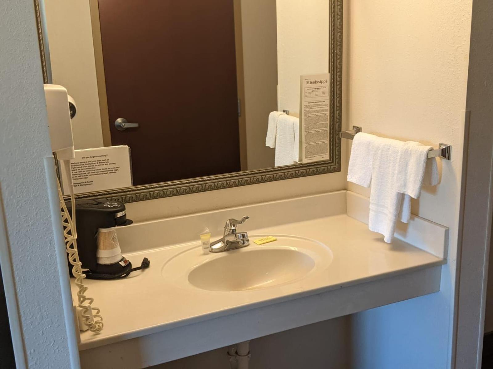 Heritage Inn and Suites photo 12