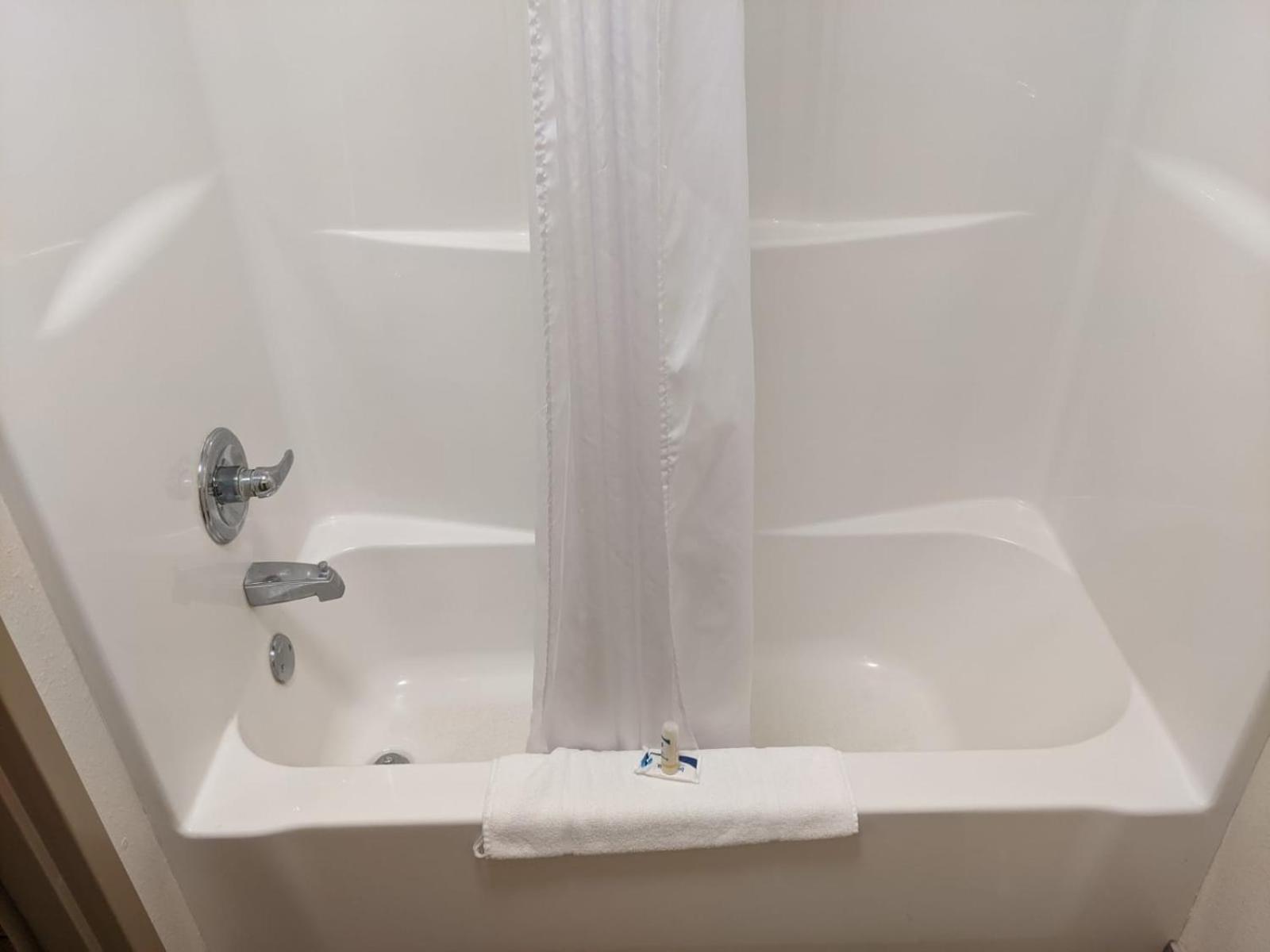 Heritage Inn and Suites photo 16