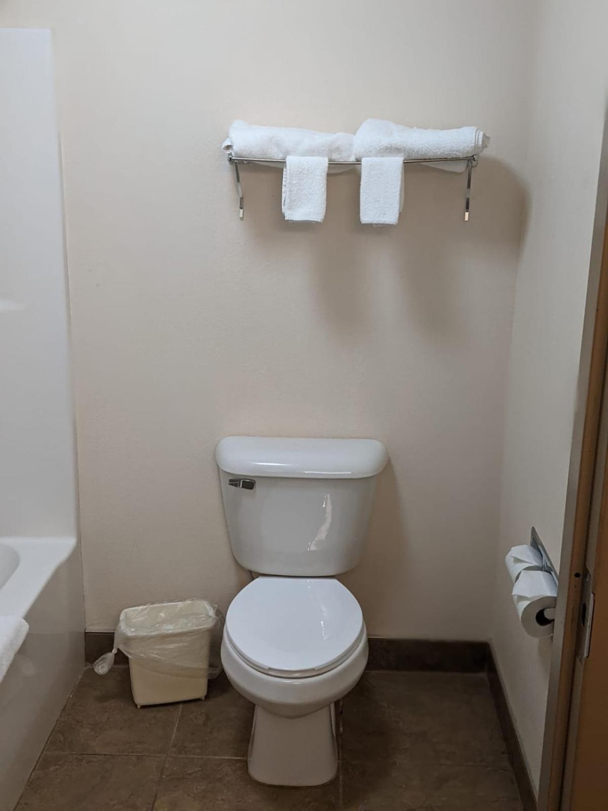 Heritage Inn and Suites photo 18