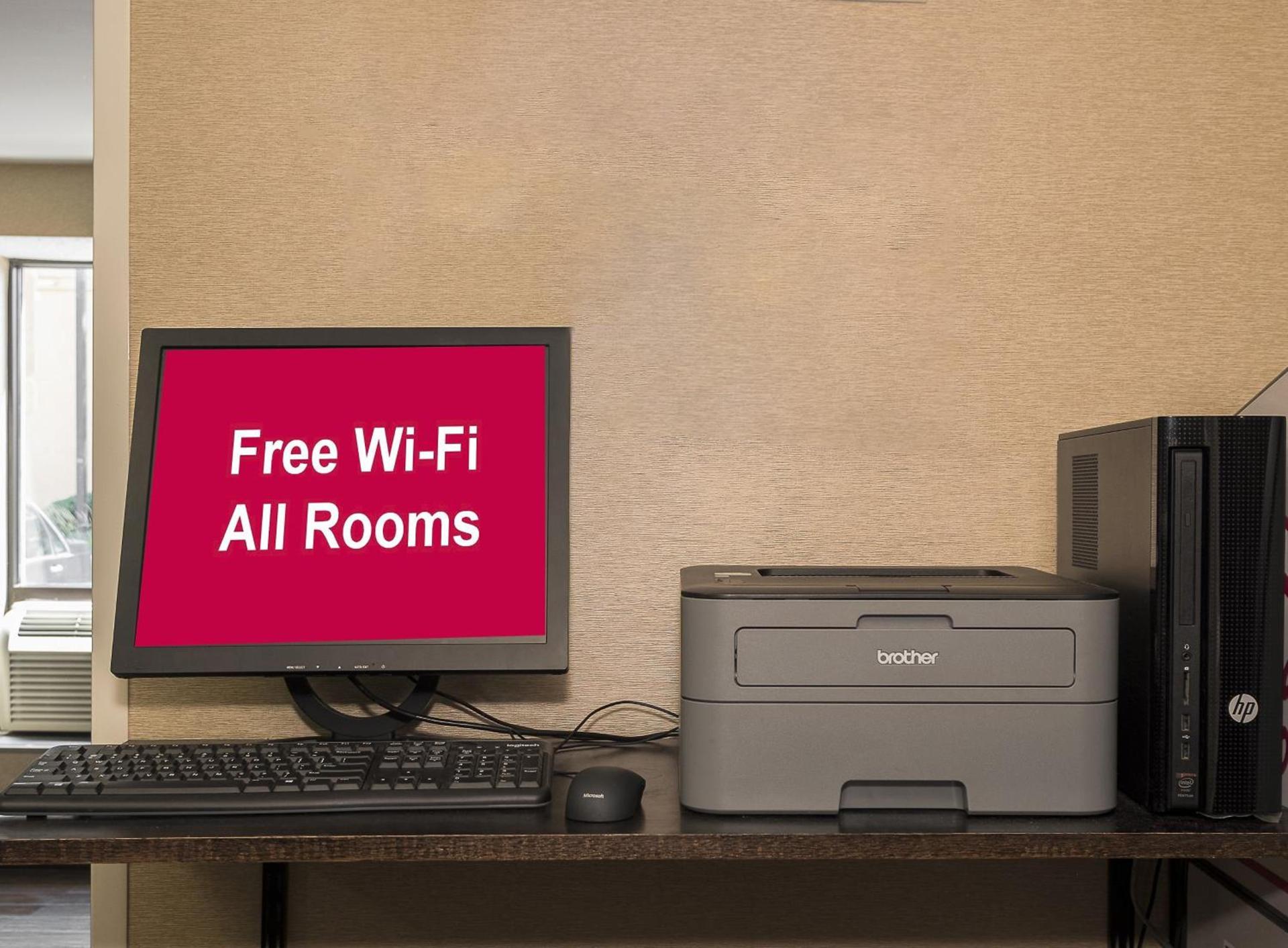 Red Roof Inn & Suites Longview photo 9