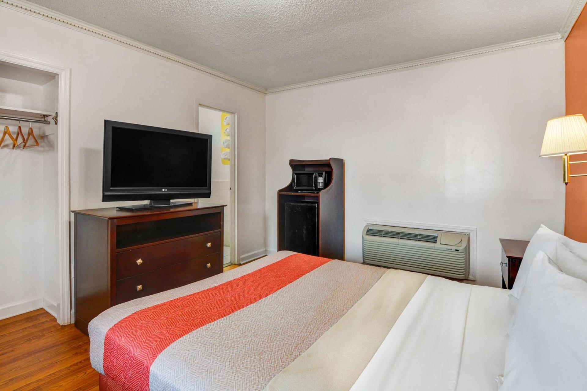 Motel 6-Americus, GA photo 11
