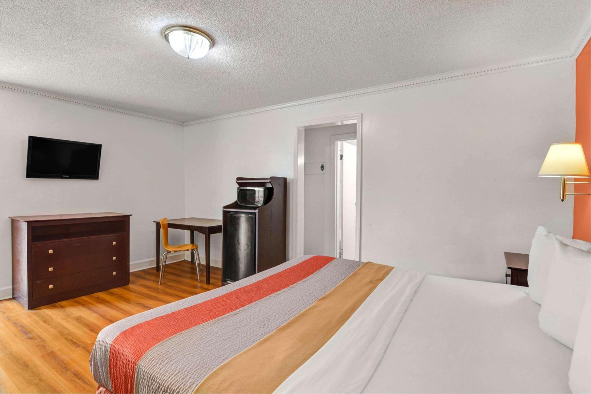 Motel 6-Americus, GA photo 10