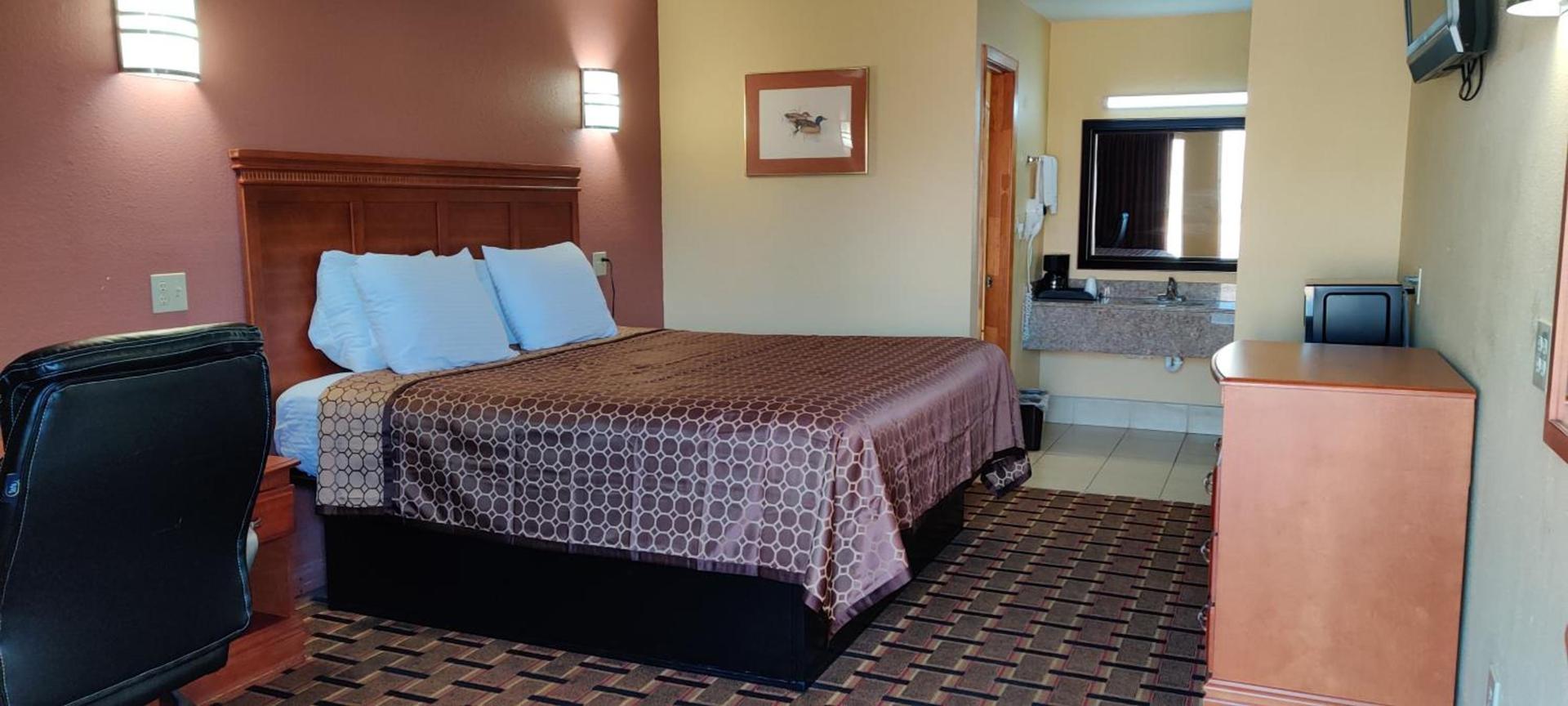 Americas Best Value Inn-Indianola photo 10