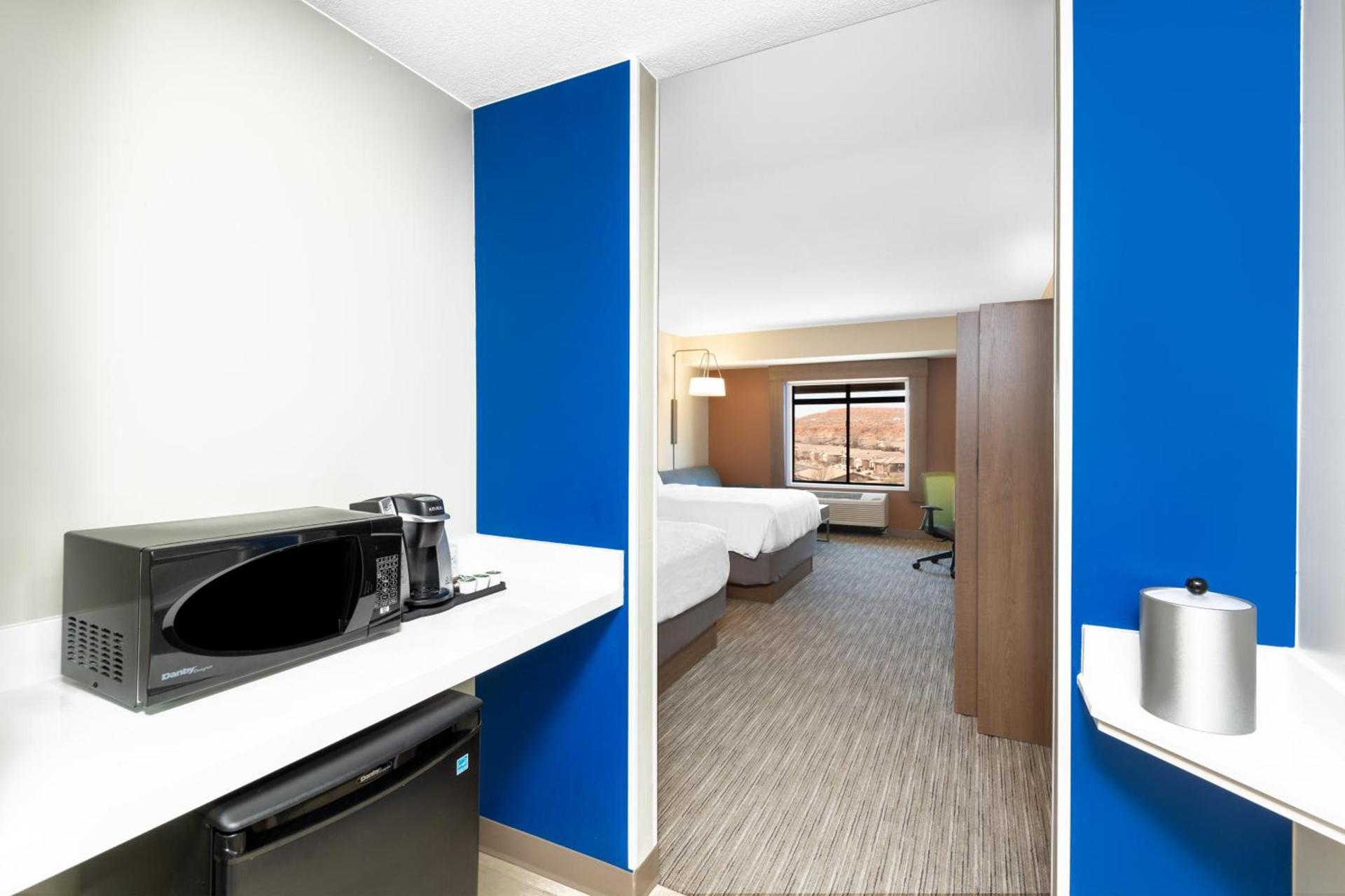 Holiday Inn Express & Suites St George North - Zion photo 16