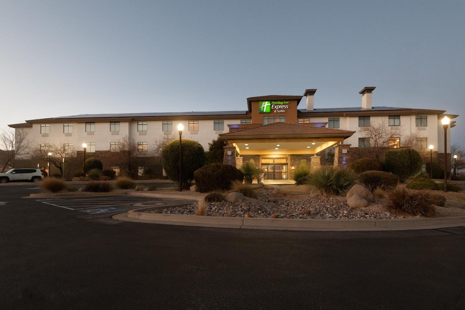 Holiday Inn Express & Suites St George North - Zion photo 3