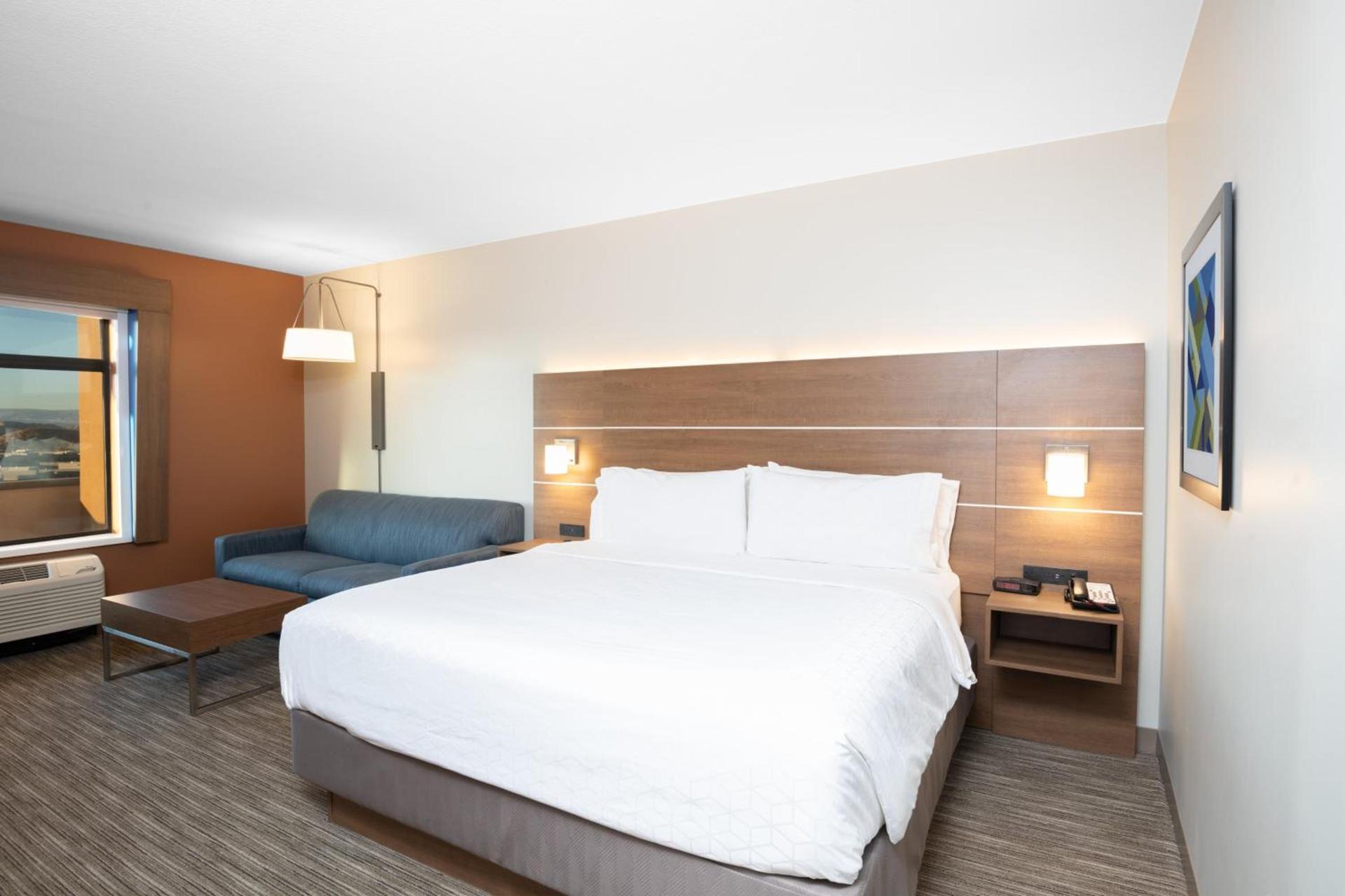 Holiday Inn Express & Suites St George North - Zion photo 26