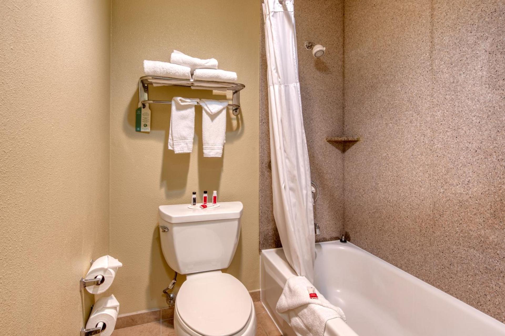 Days Inn by Wyndham Carlsbad photo 22