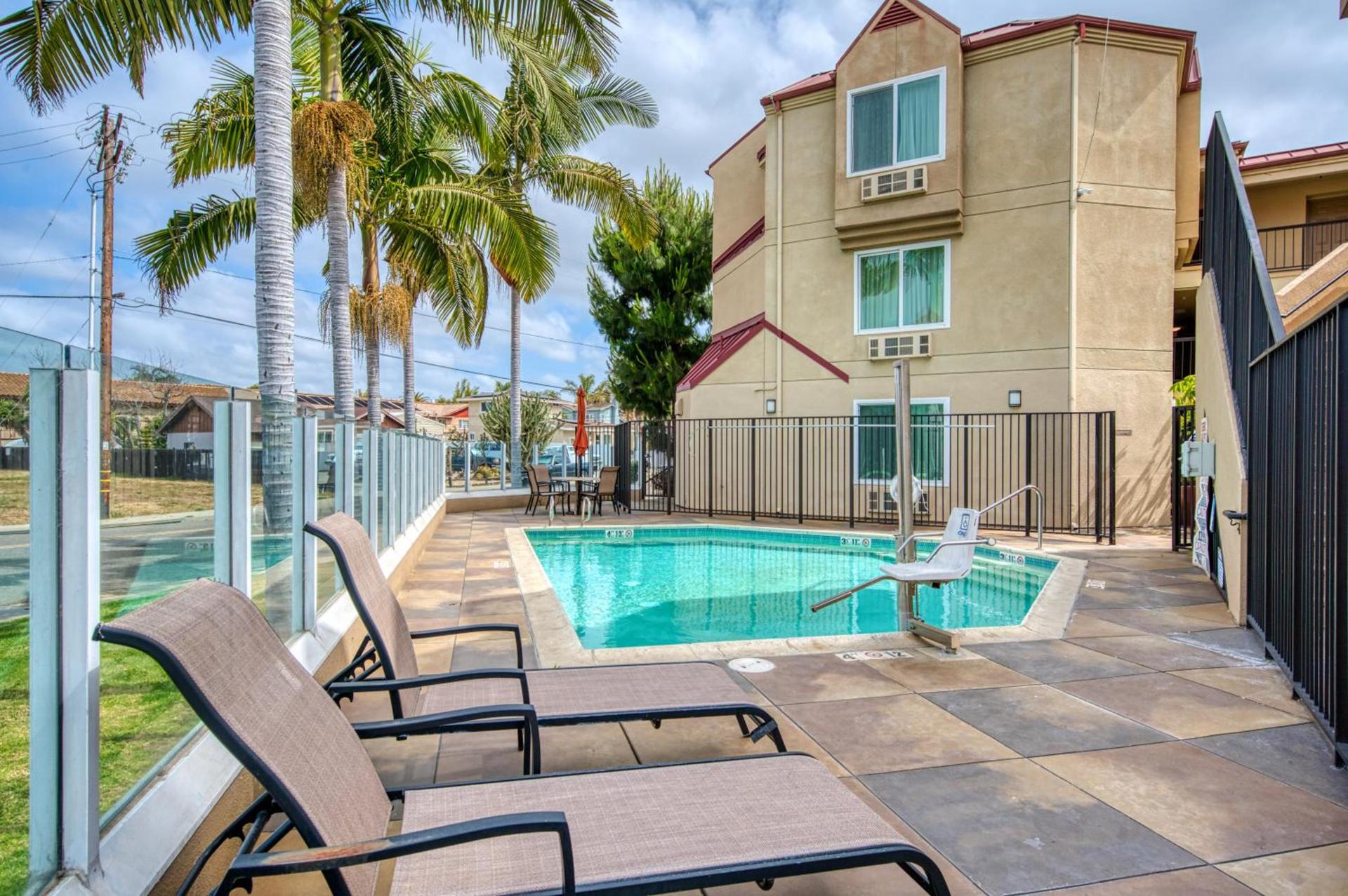 Days Inn by Wyndham Carlsbad photo 26