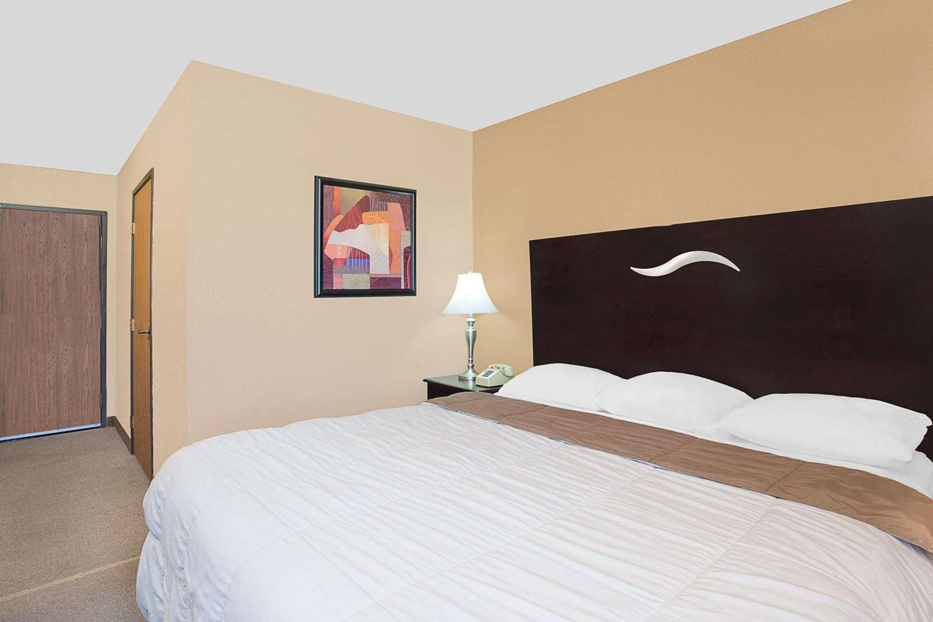 Super 8 by Wyndham Sheboygan WI photo 7