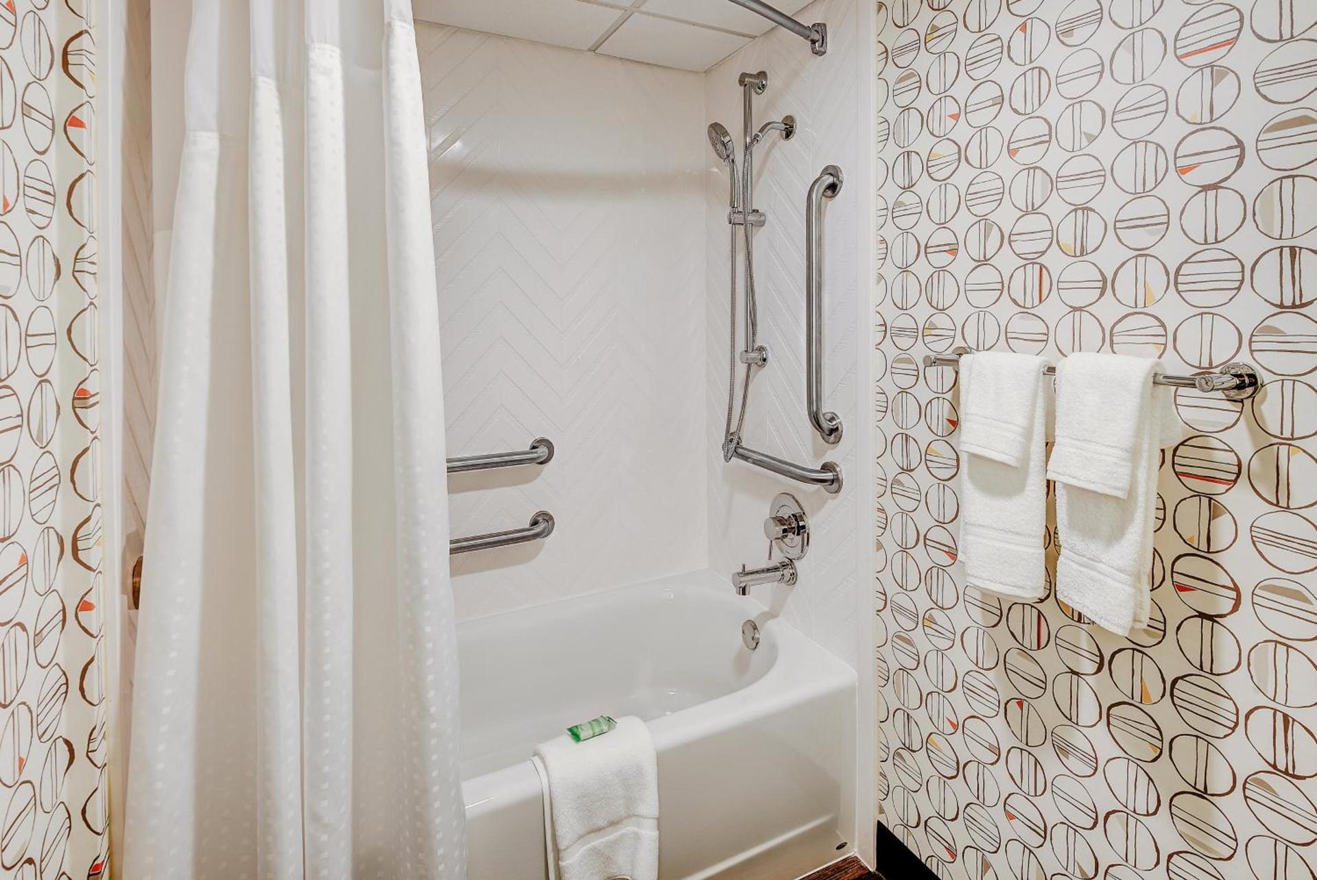 Holiday Inn East Windsor - Cranbury Area photo 12