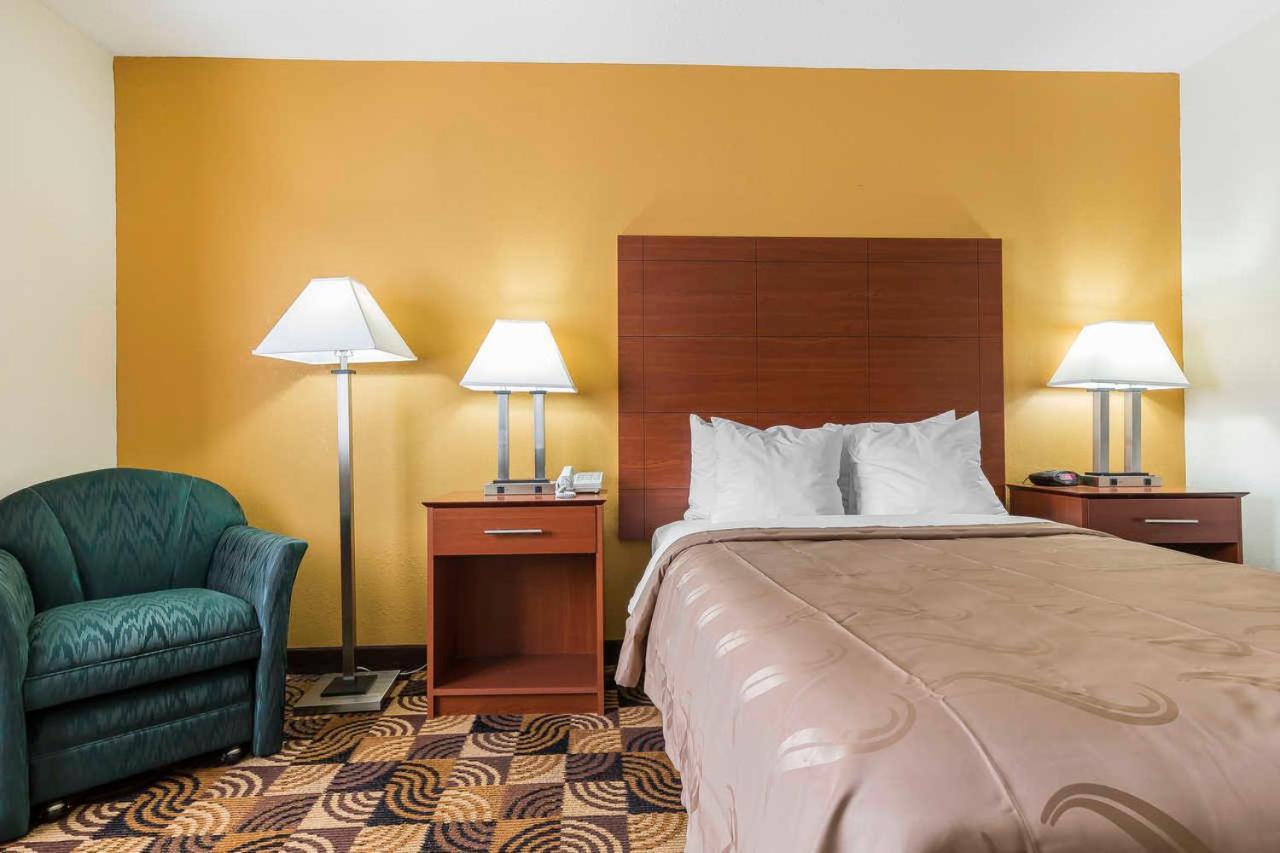 Quality Inn Sycamore - DeKalb photo 25