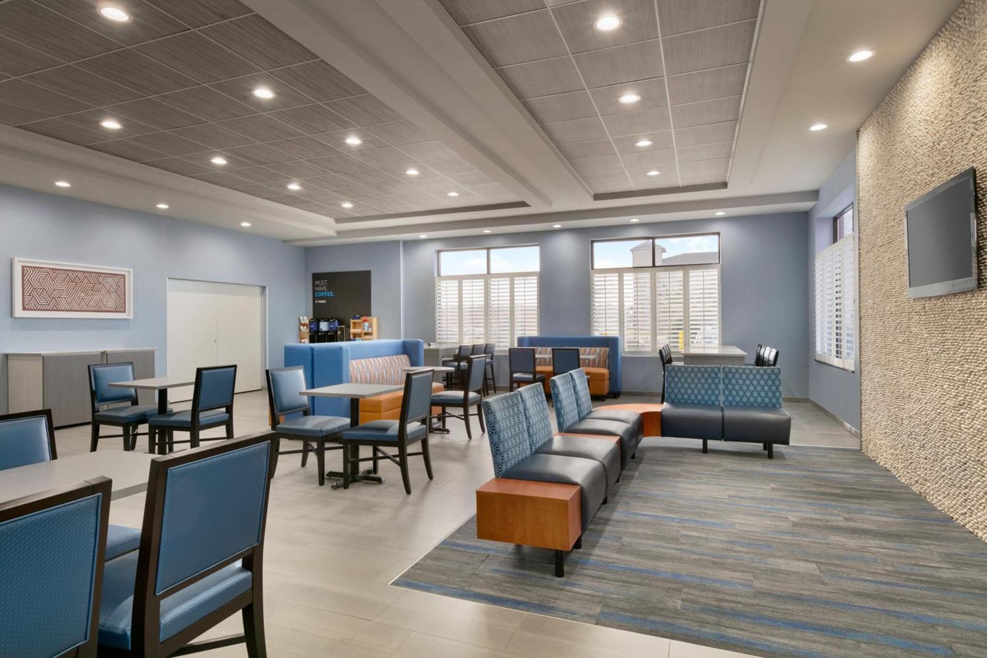 Holiday Inn Express Hotel & Suites Norfolk Airport by IHG photo 53