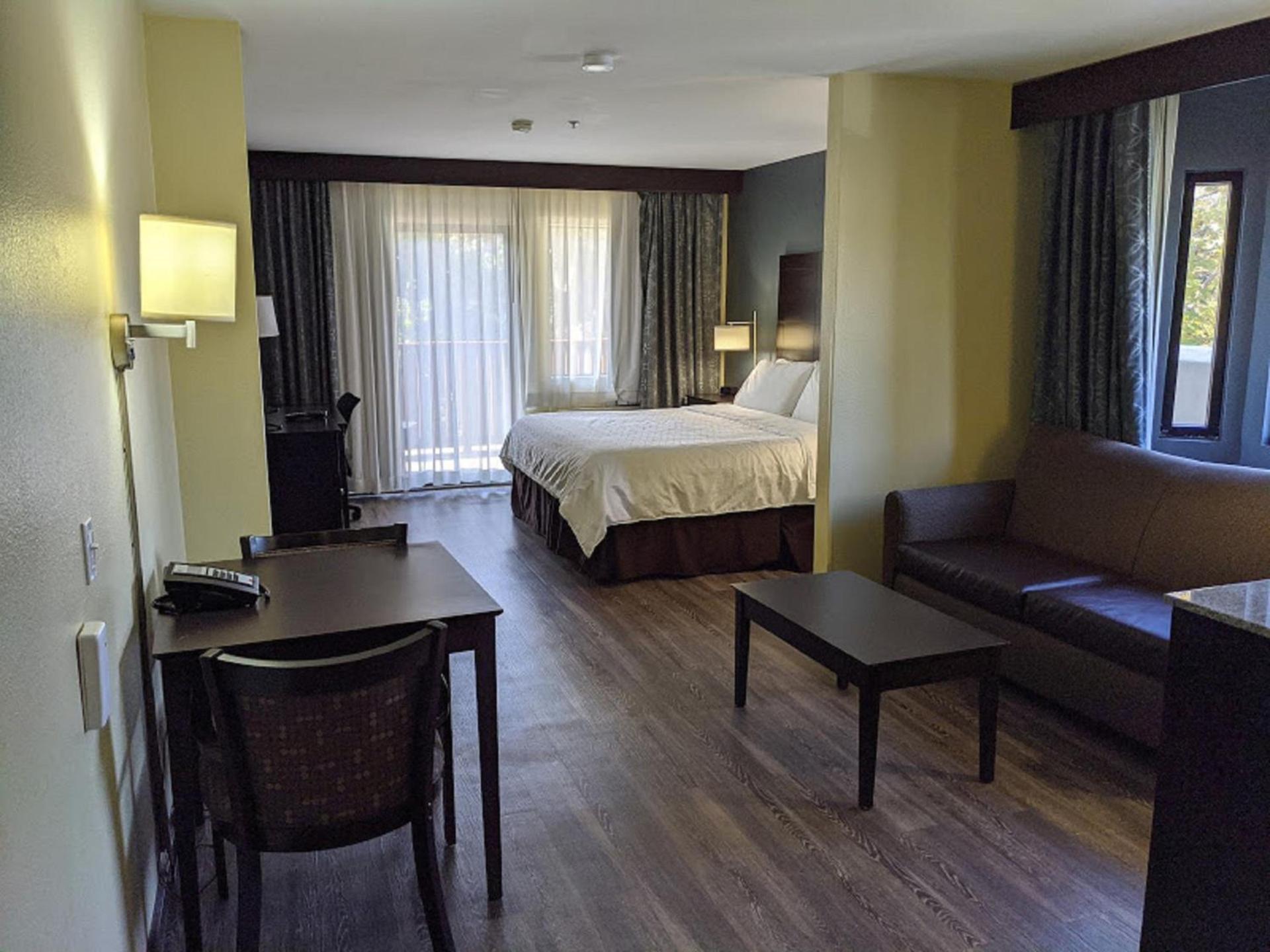 Holiday Inn Express Hotel & Suites Solana Beach-Del Mar by IHG photo 65