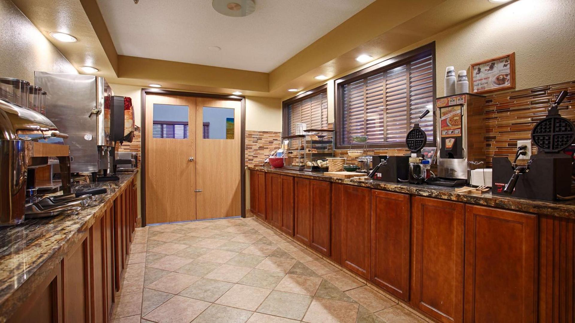 Best Western Alexandria Inn photo 17