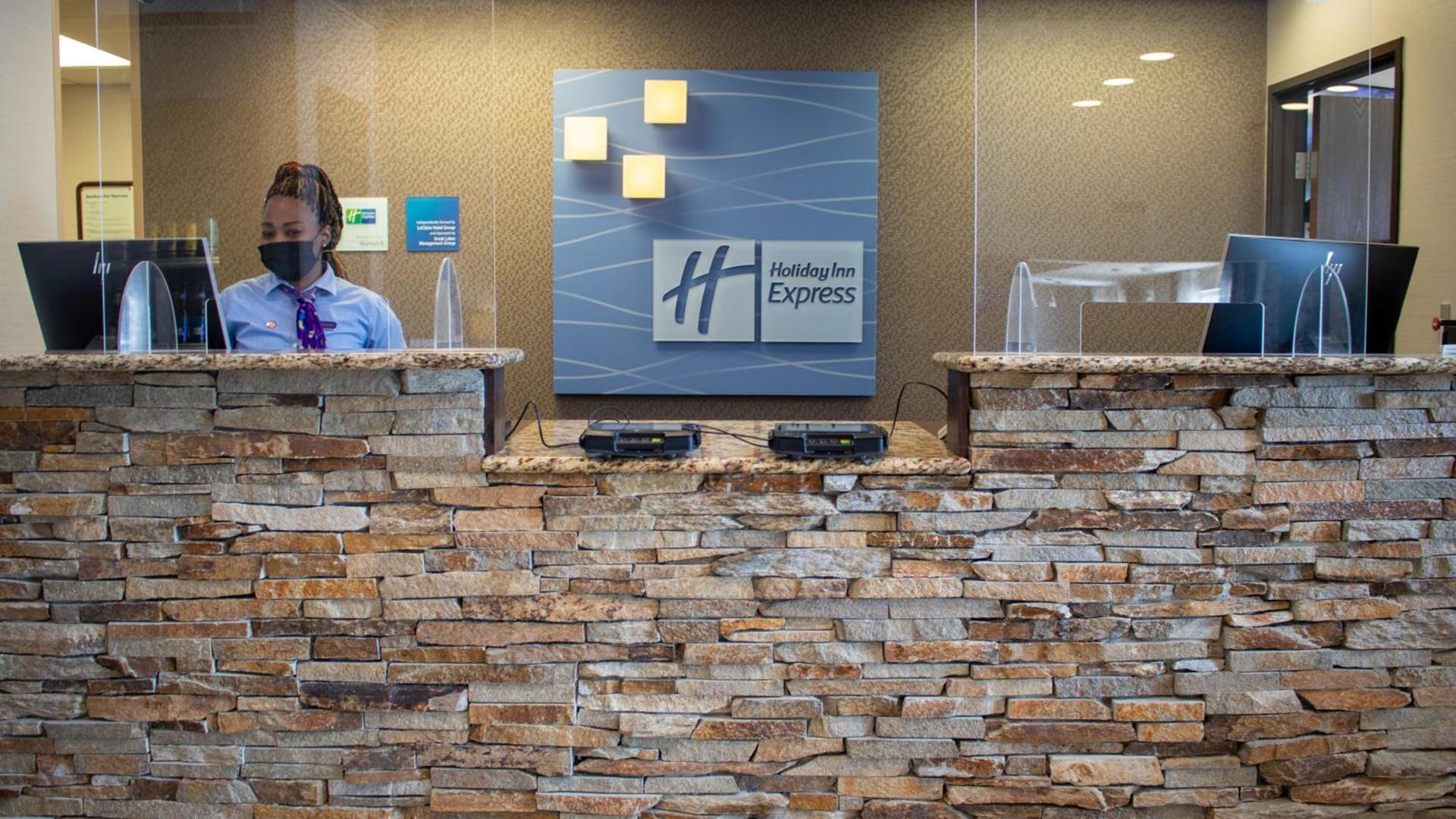 Holiday Inn Express Le Claire Riverfront-Davenport by IHG photo 2